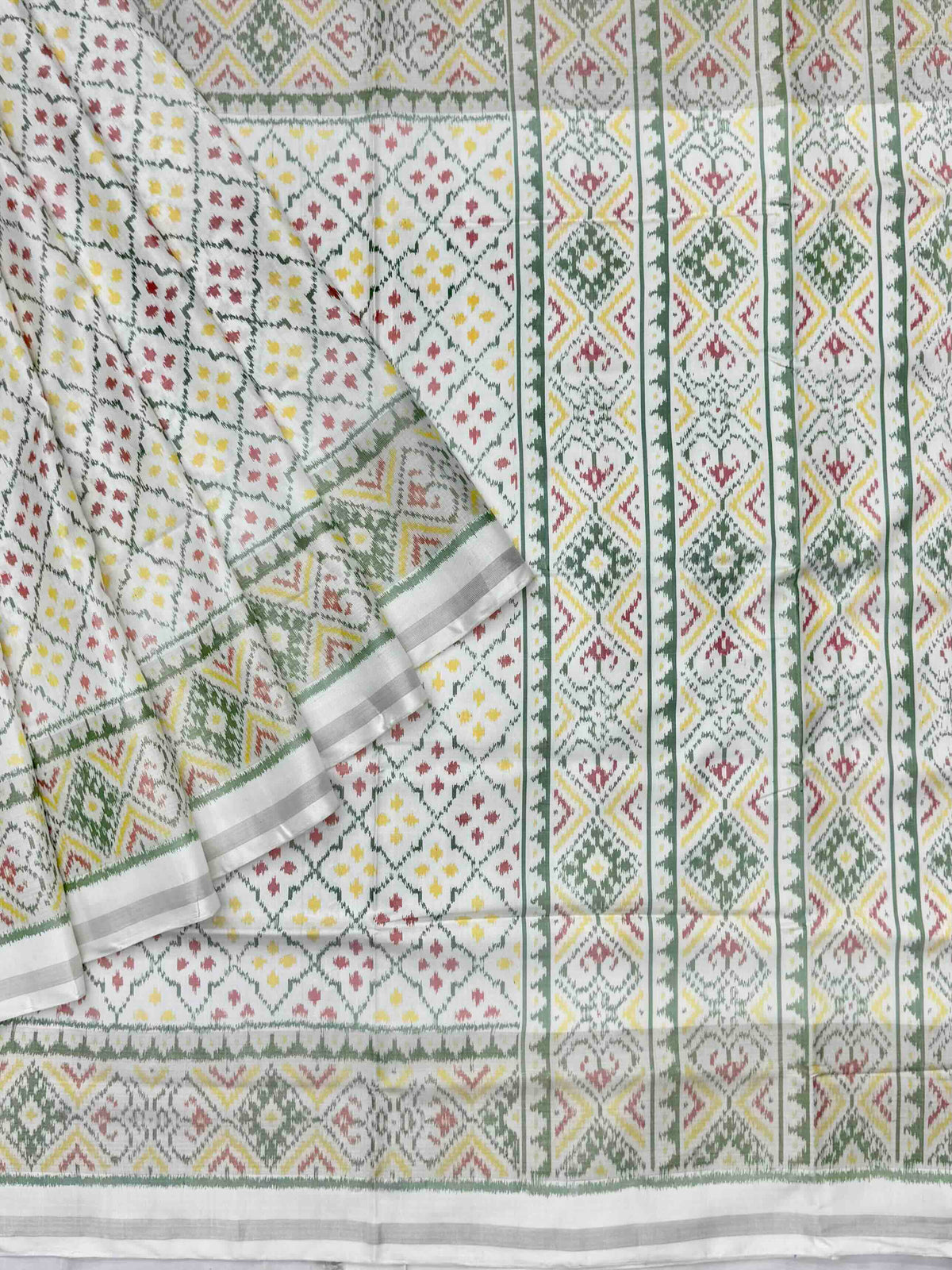 White Rajkoti Patola with Bandhani design