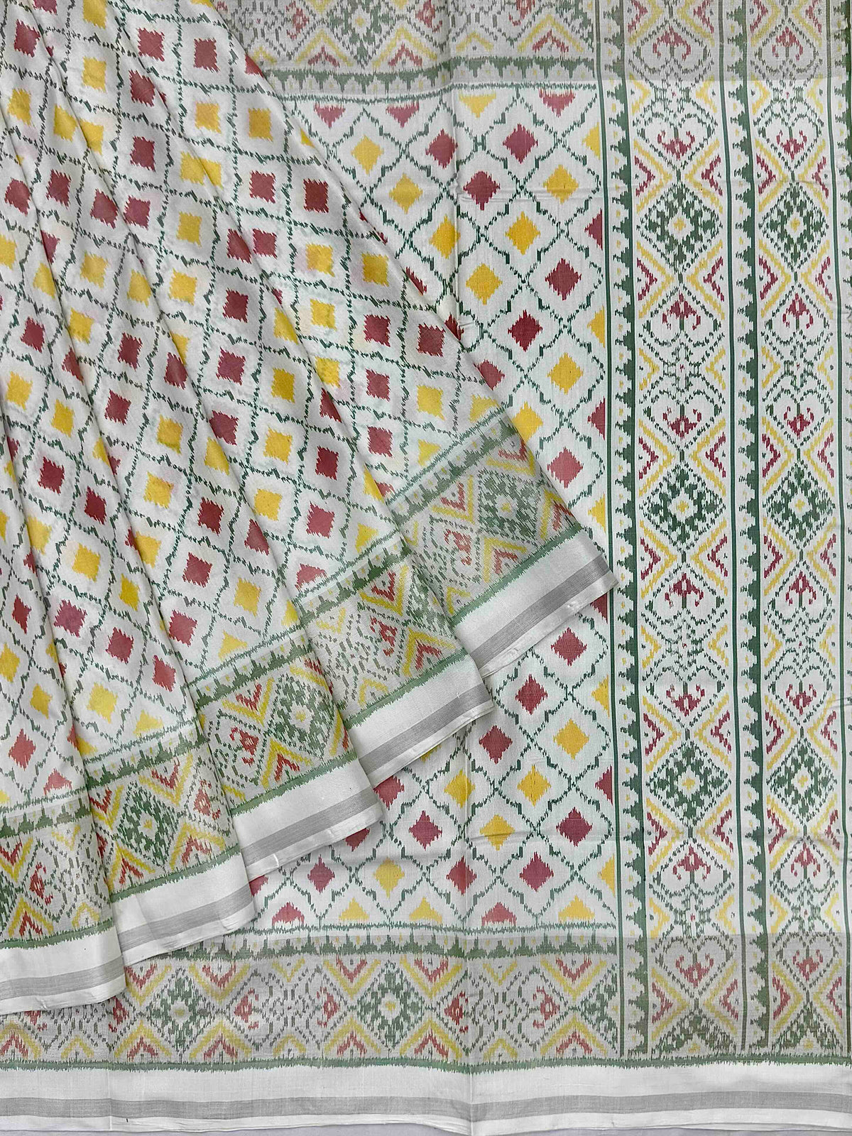 White Butti Design Rajkoti Patola