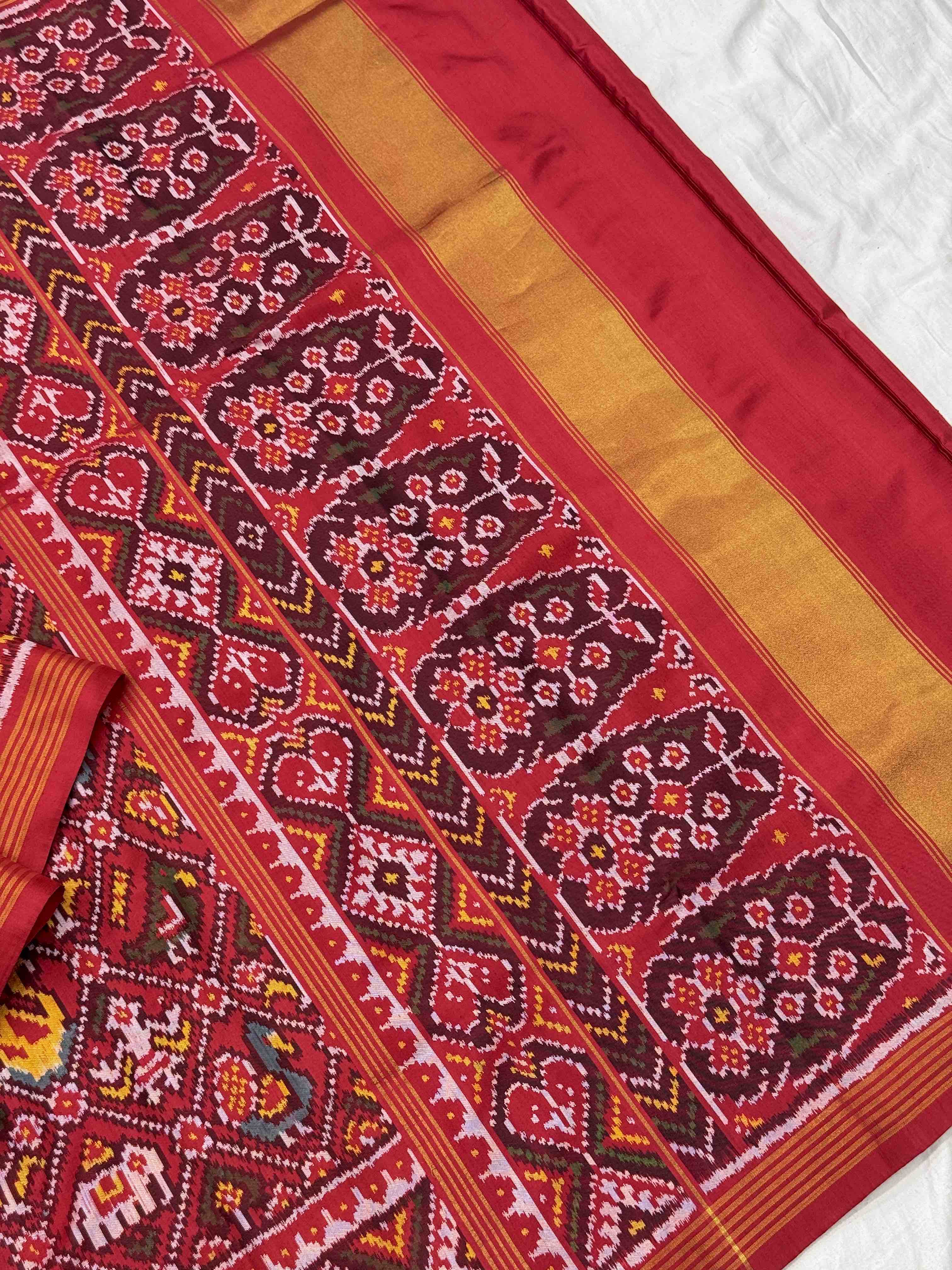 Red Narikunjar single Ikat Patola