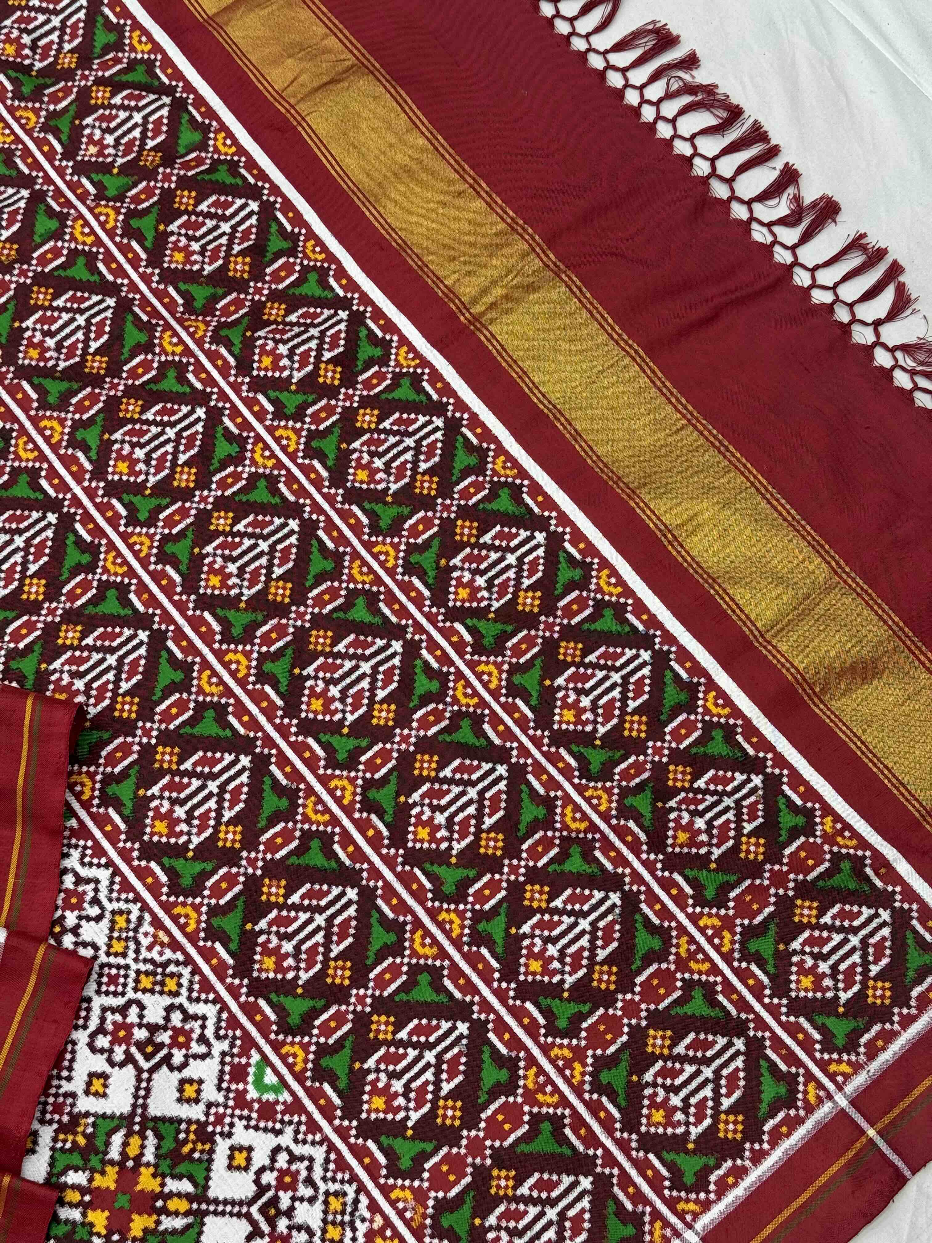 Red & white Navratan patan patola