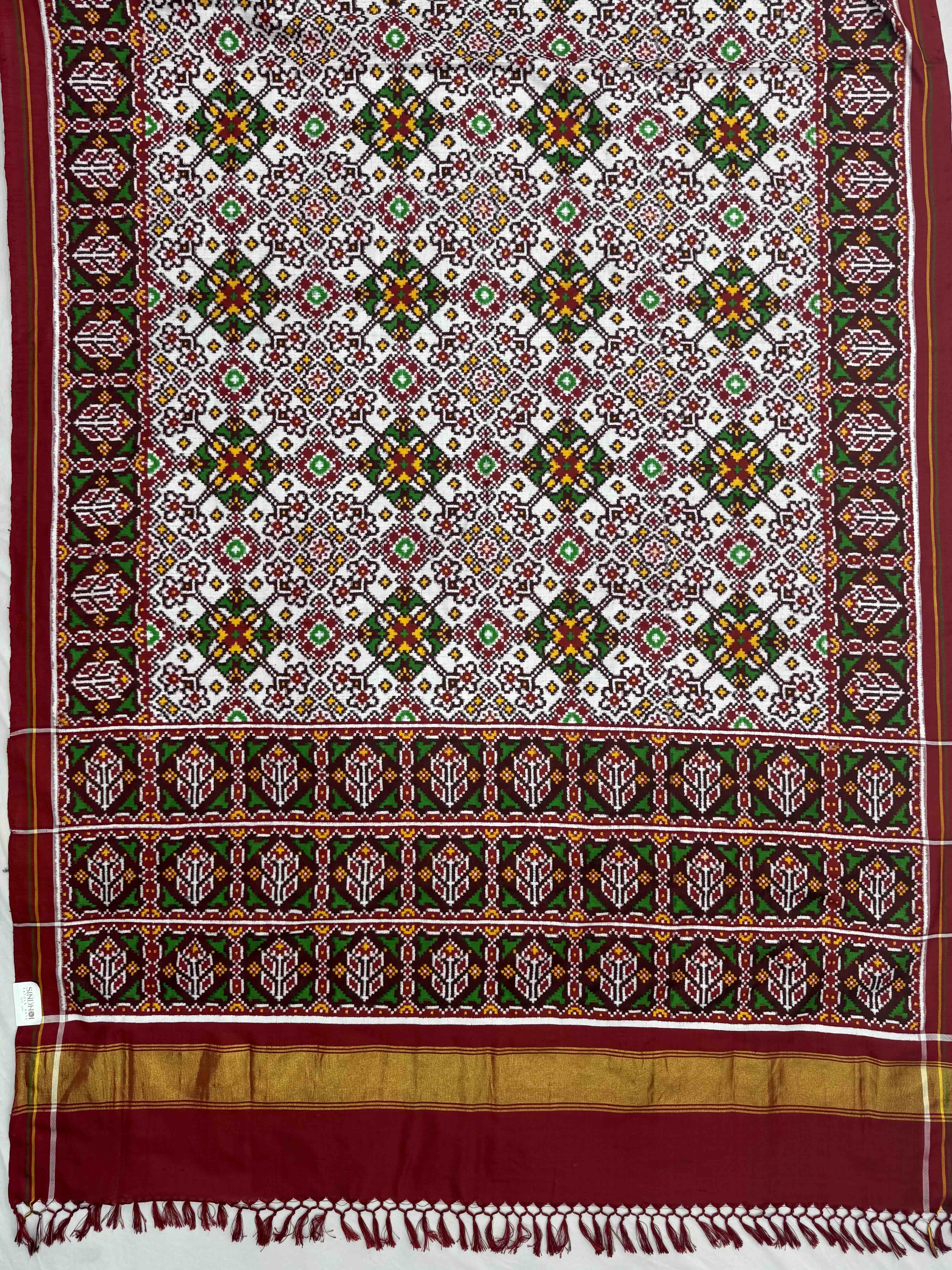 Red & white Navratan patan patola