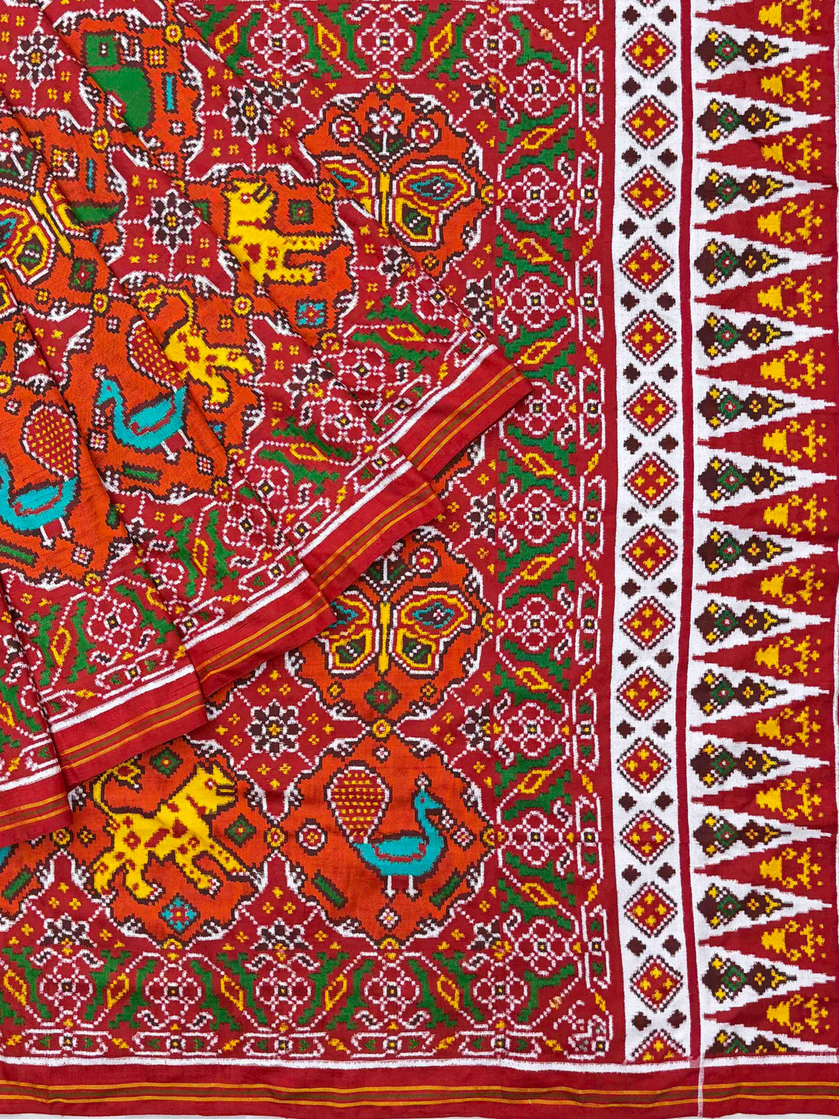 Red and orange big figures in circle Patan Patola Saree