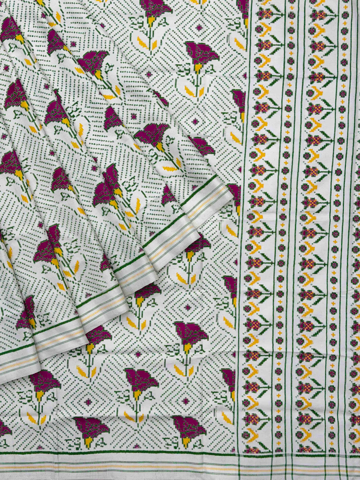 Offwhite with greenish tint floral Patan Patola