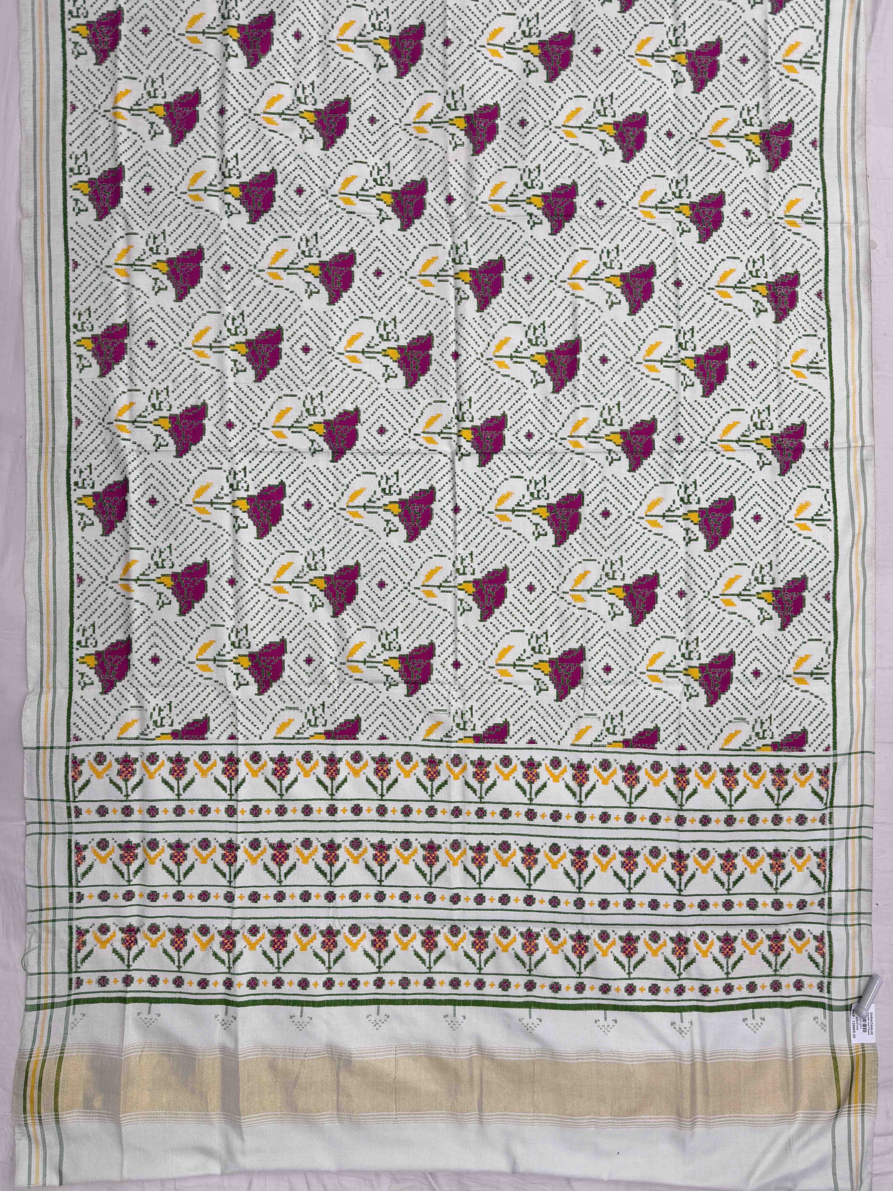 Offwhite with greenish tint floral Patan Patola
