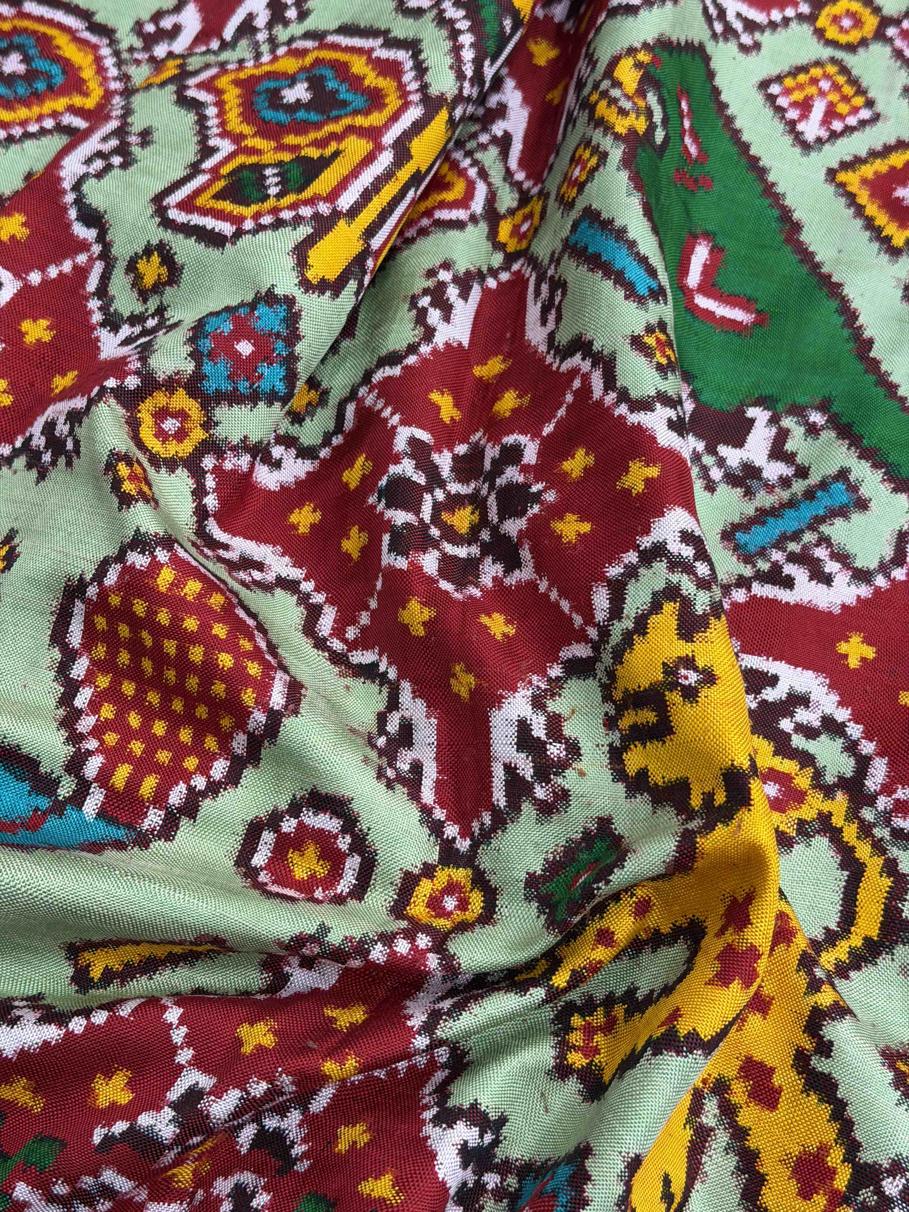 Red & pista figure design Patan Patola