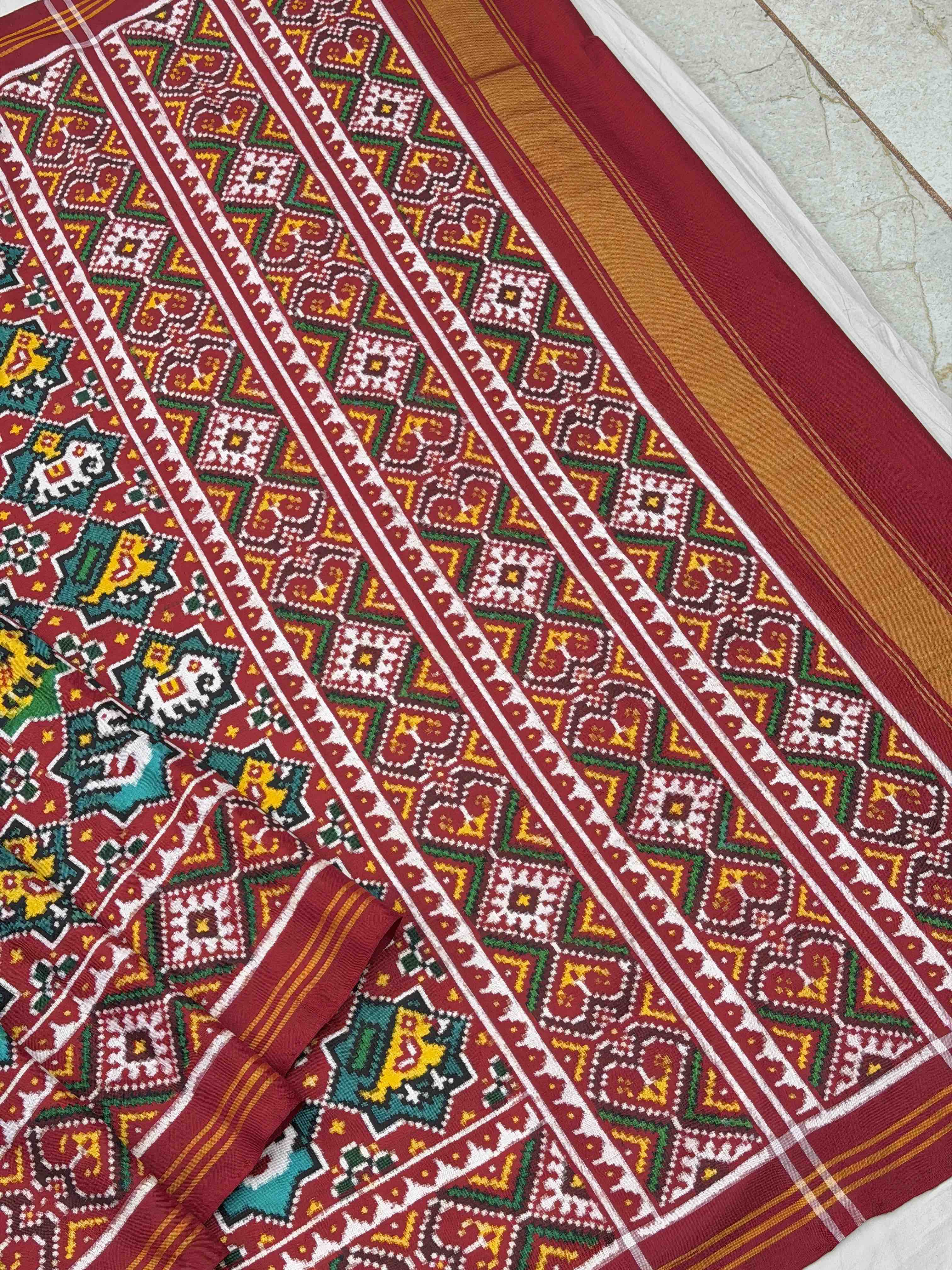 Red & rama Star with motifs Patan Patola