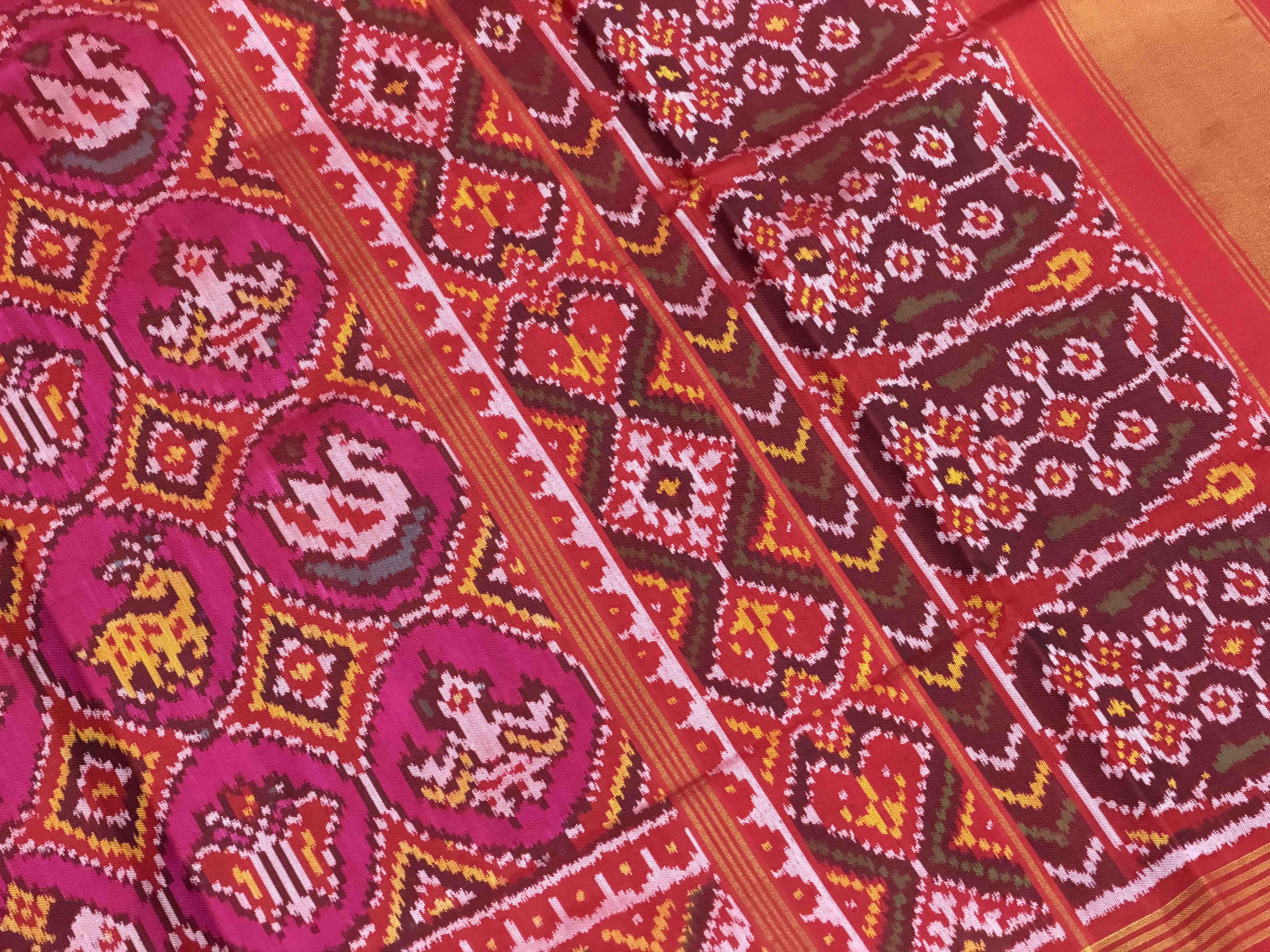 Red & pink figures design Patola