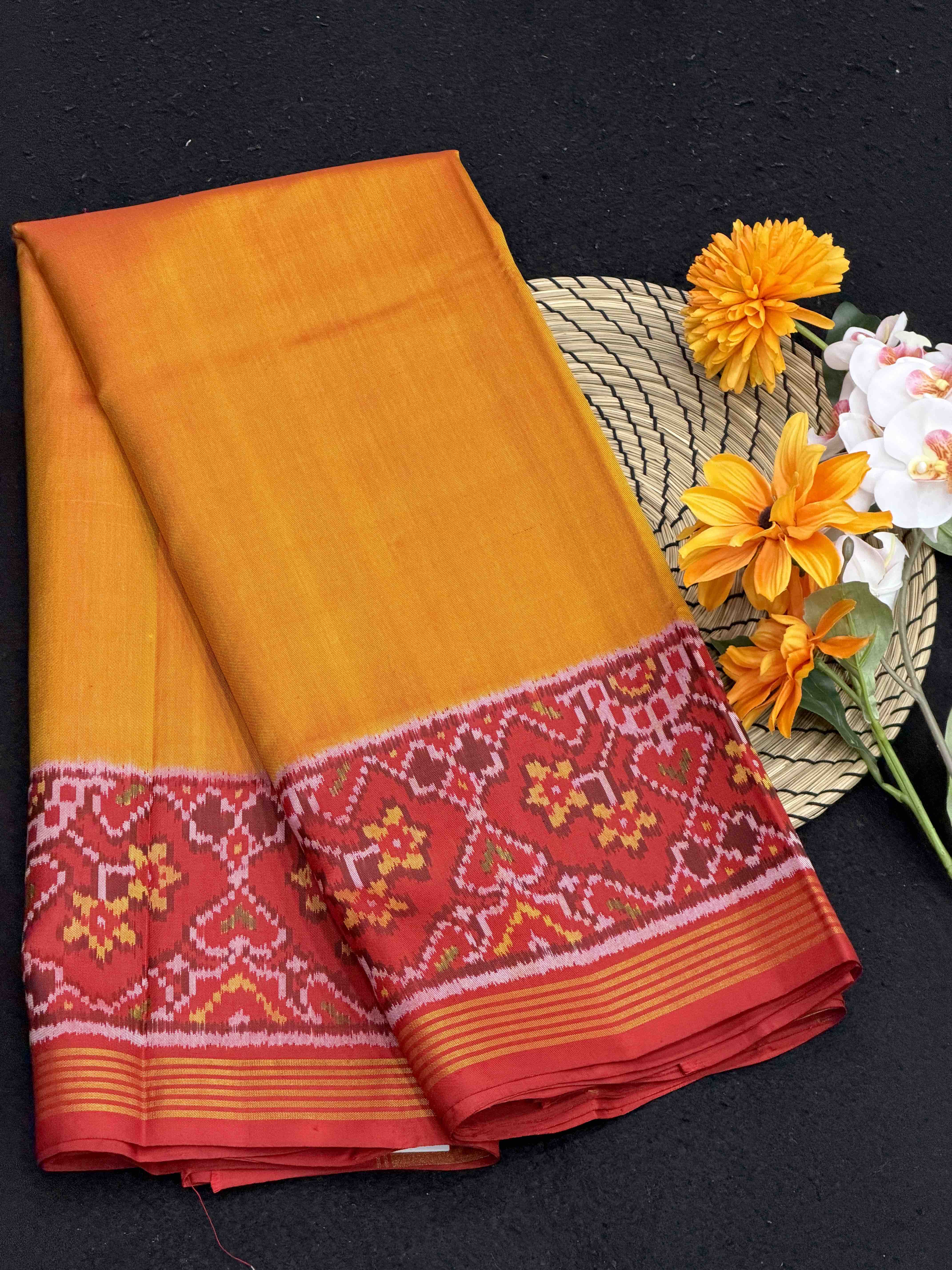 Red & Musterd plan Gala border Patola Saree