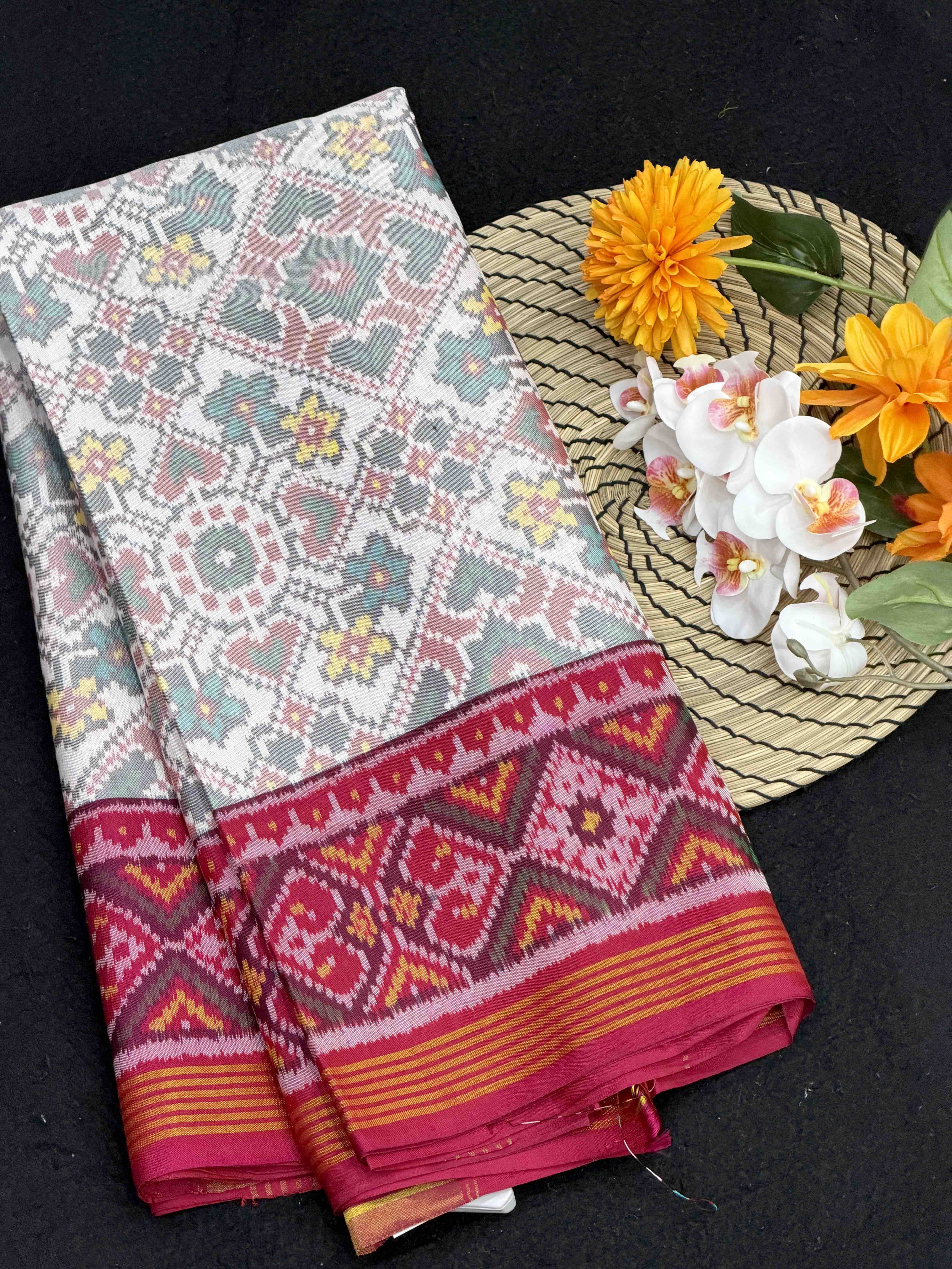 Pink & white navaratan Manekchawk Patola Saree