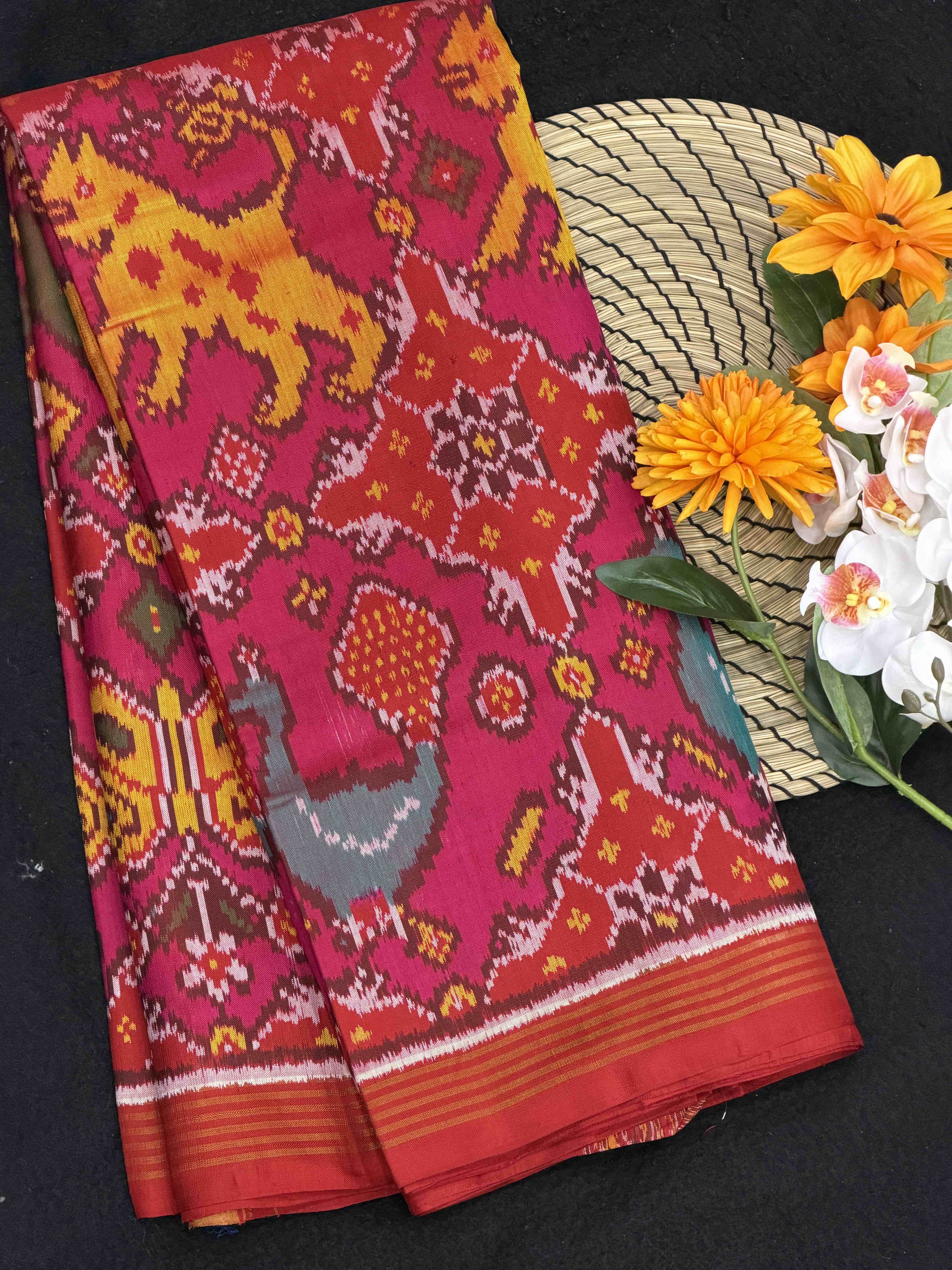 Red & pink chhabdi figure Patola saree