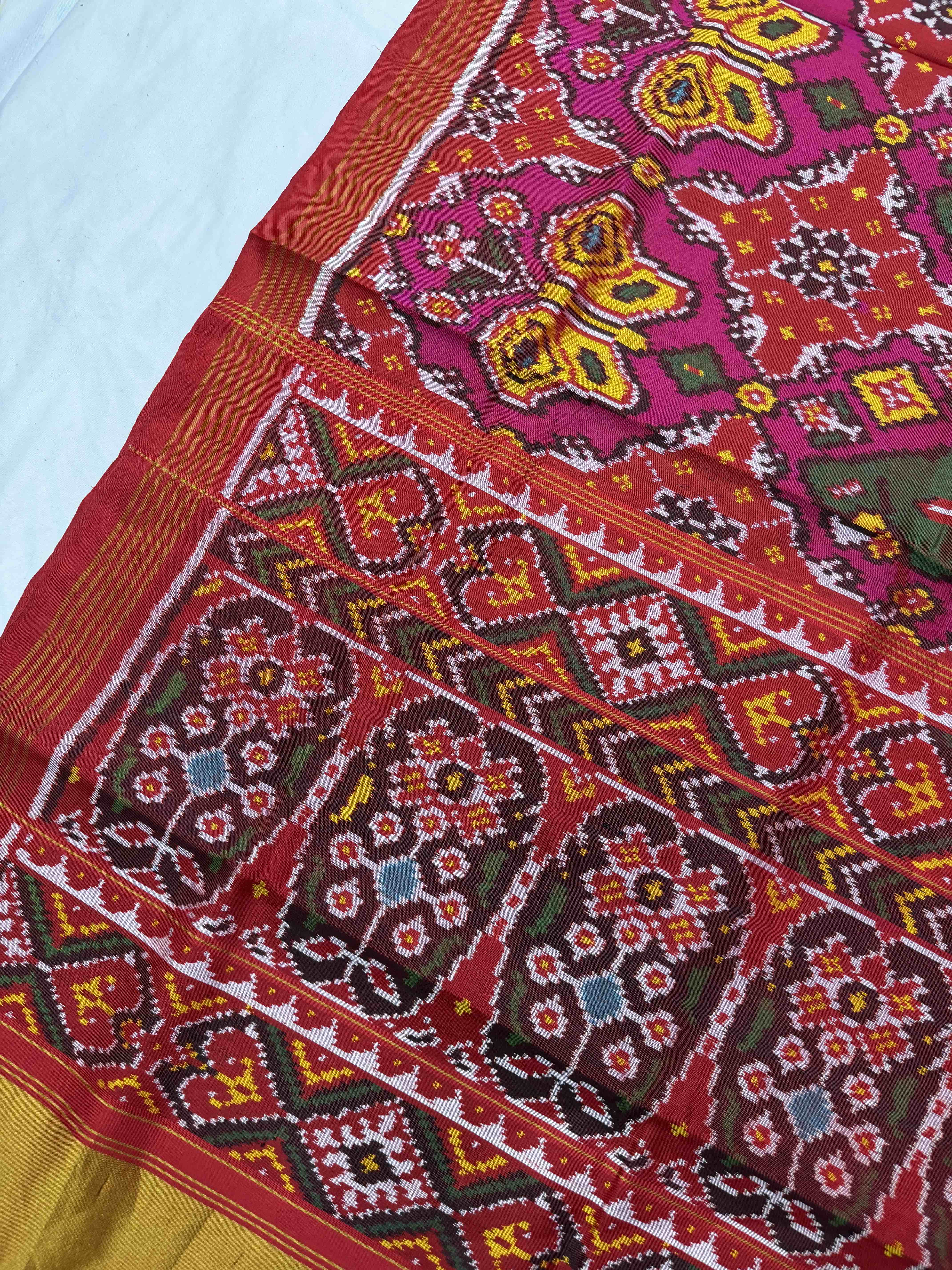 Red & pink chhabdi figure Patola saree