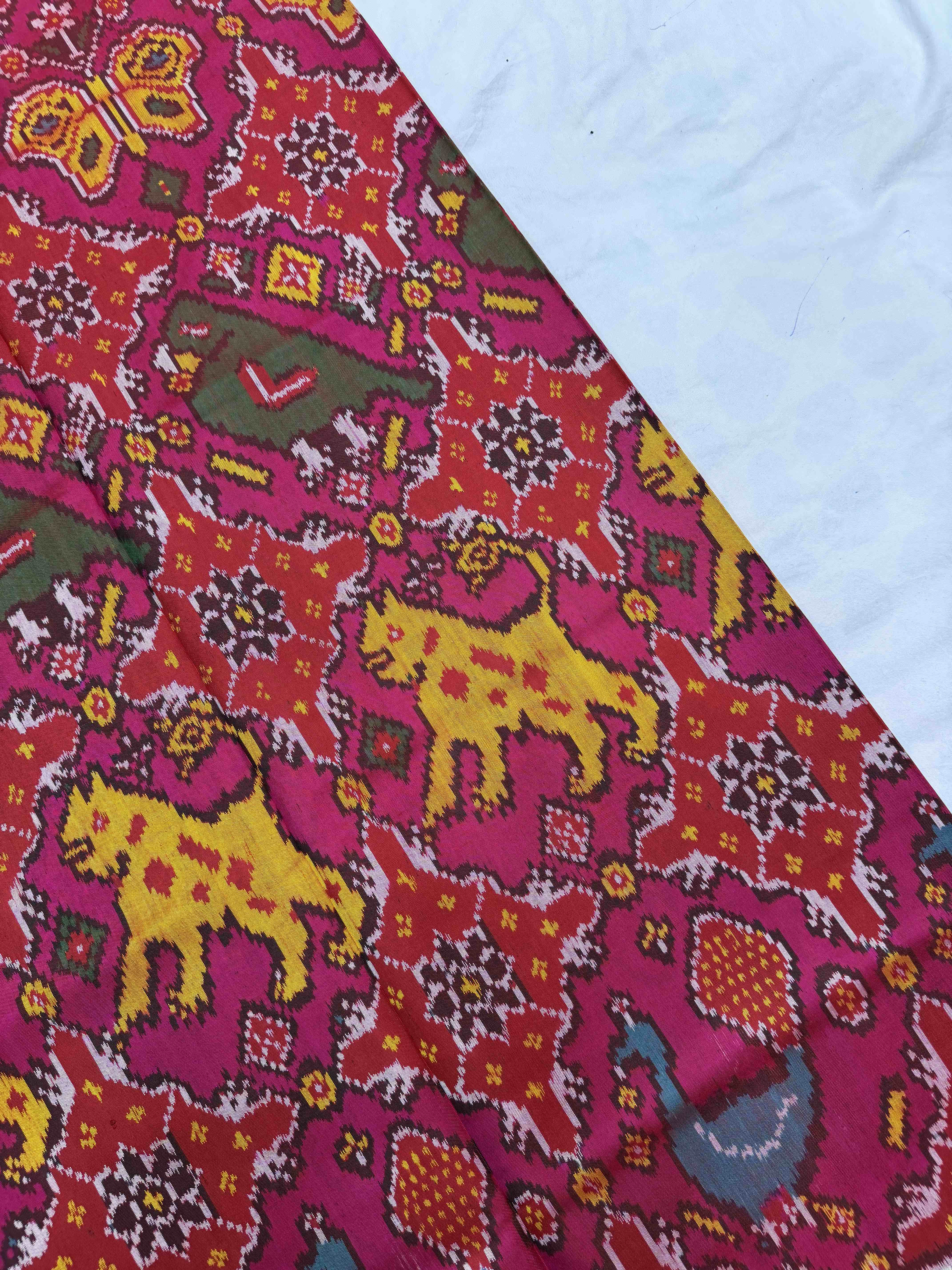 Red & pink chhabdi figure Patola saree