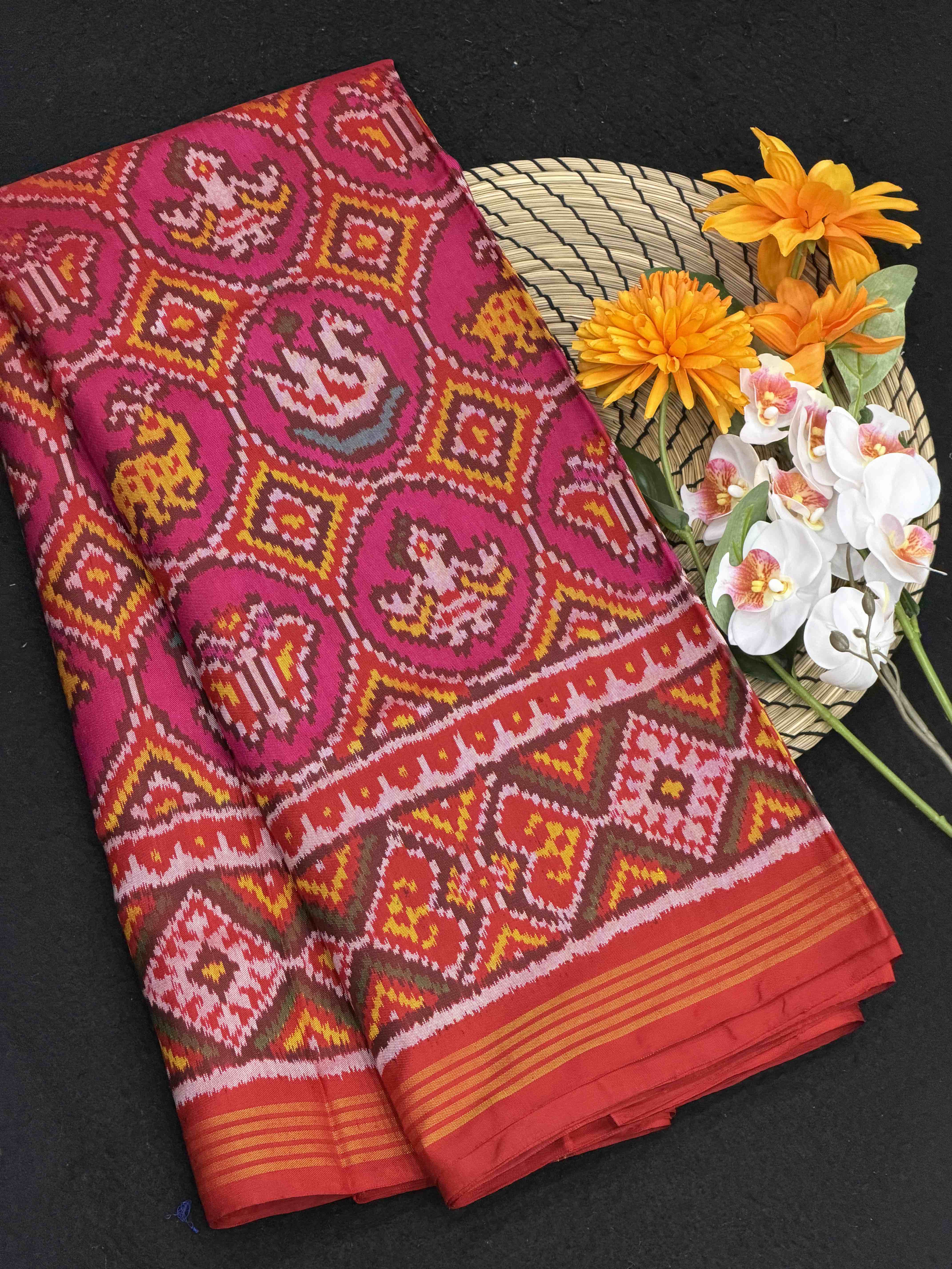 Red & Pink circle Narikunj Patola Saree