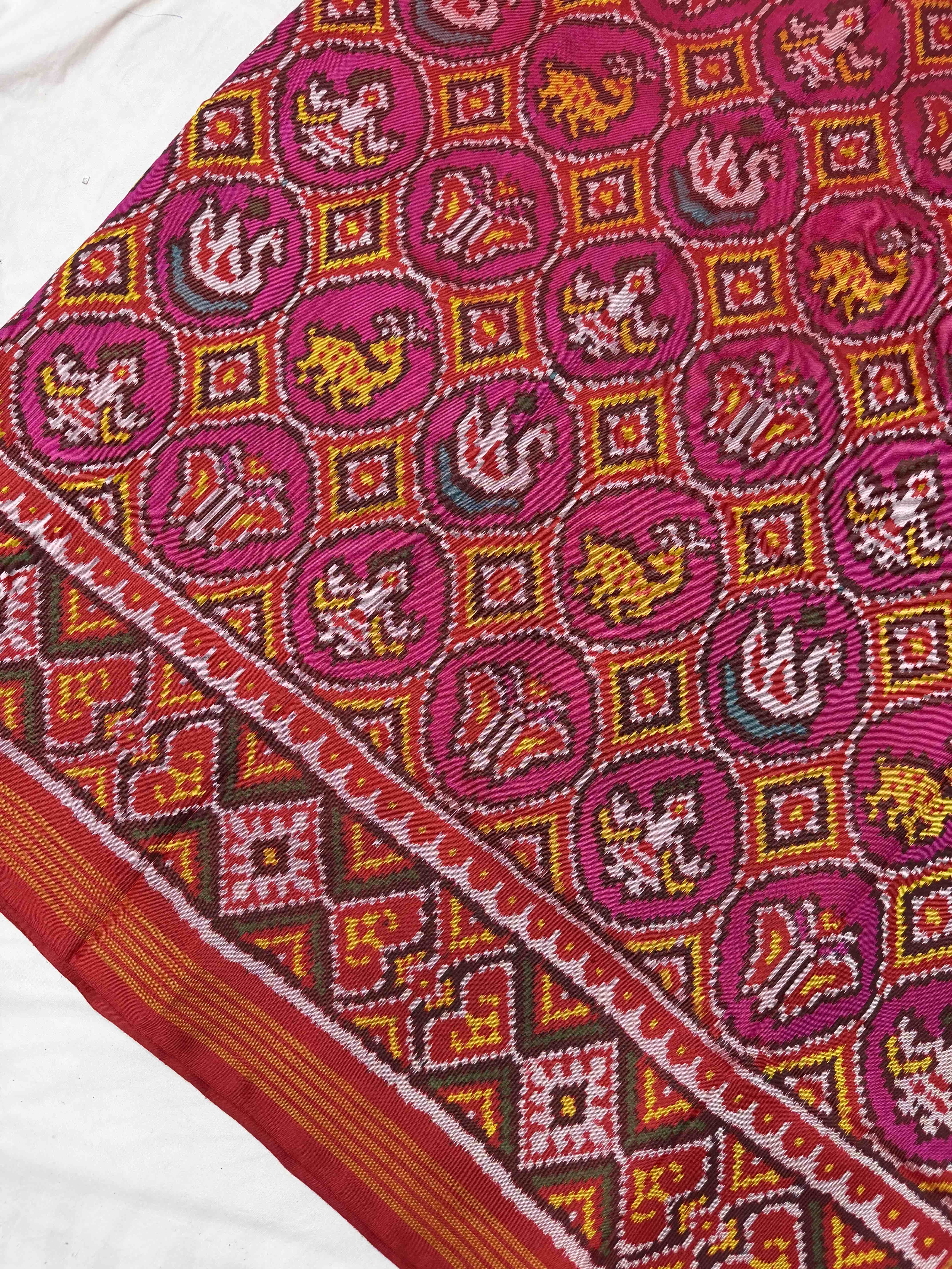 Red & Pink circle Narikunj Patola Saree