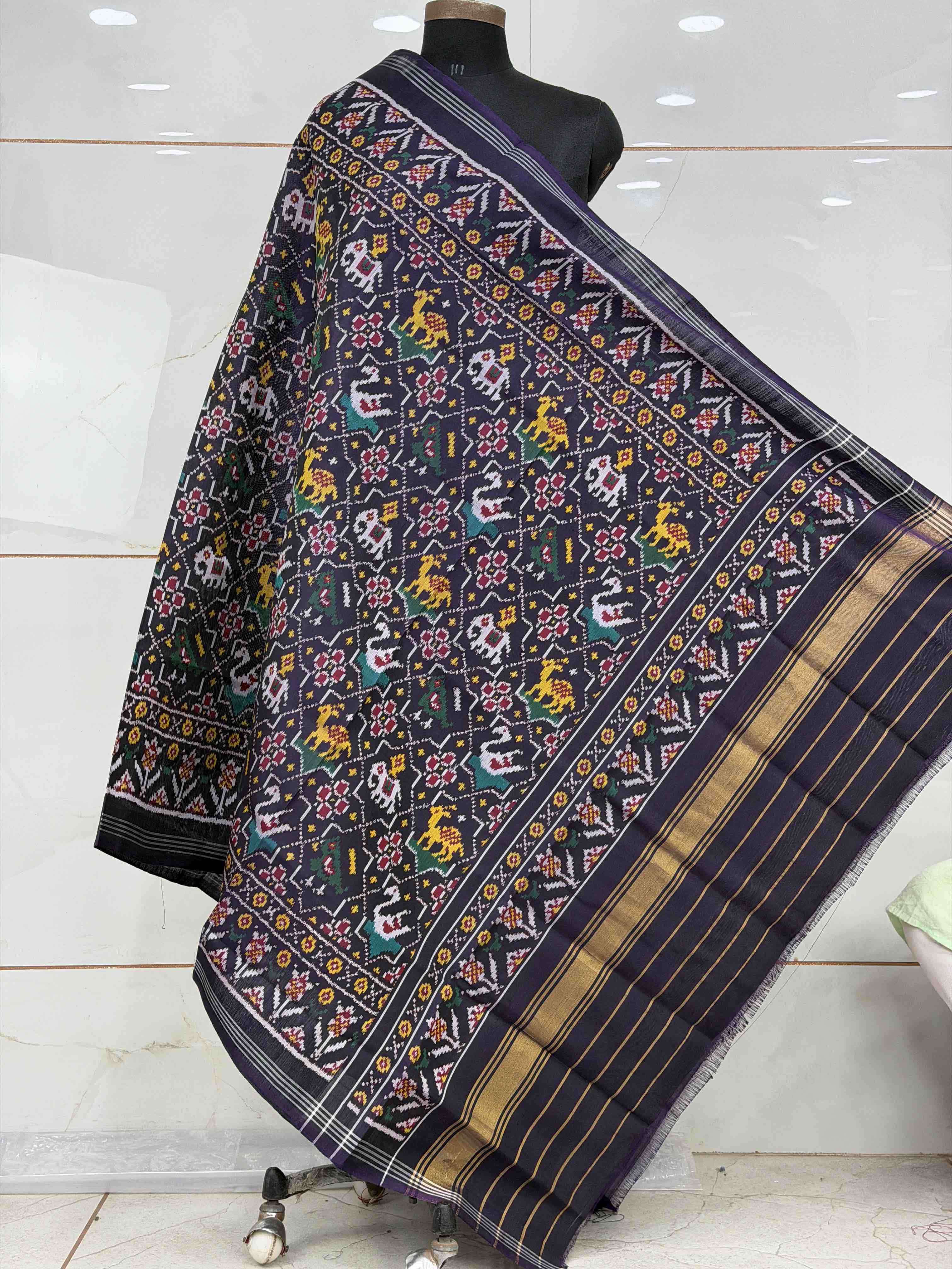 Deep Purple star Narikunj Single Ikat Dupatta