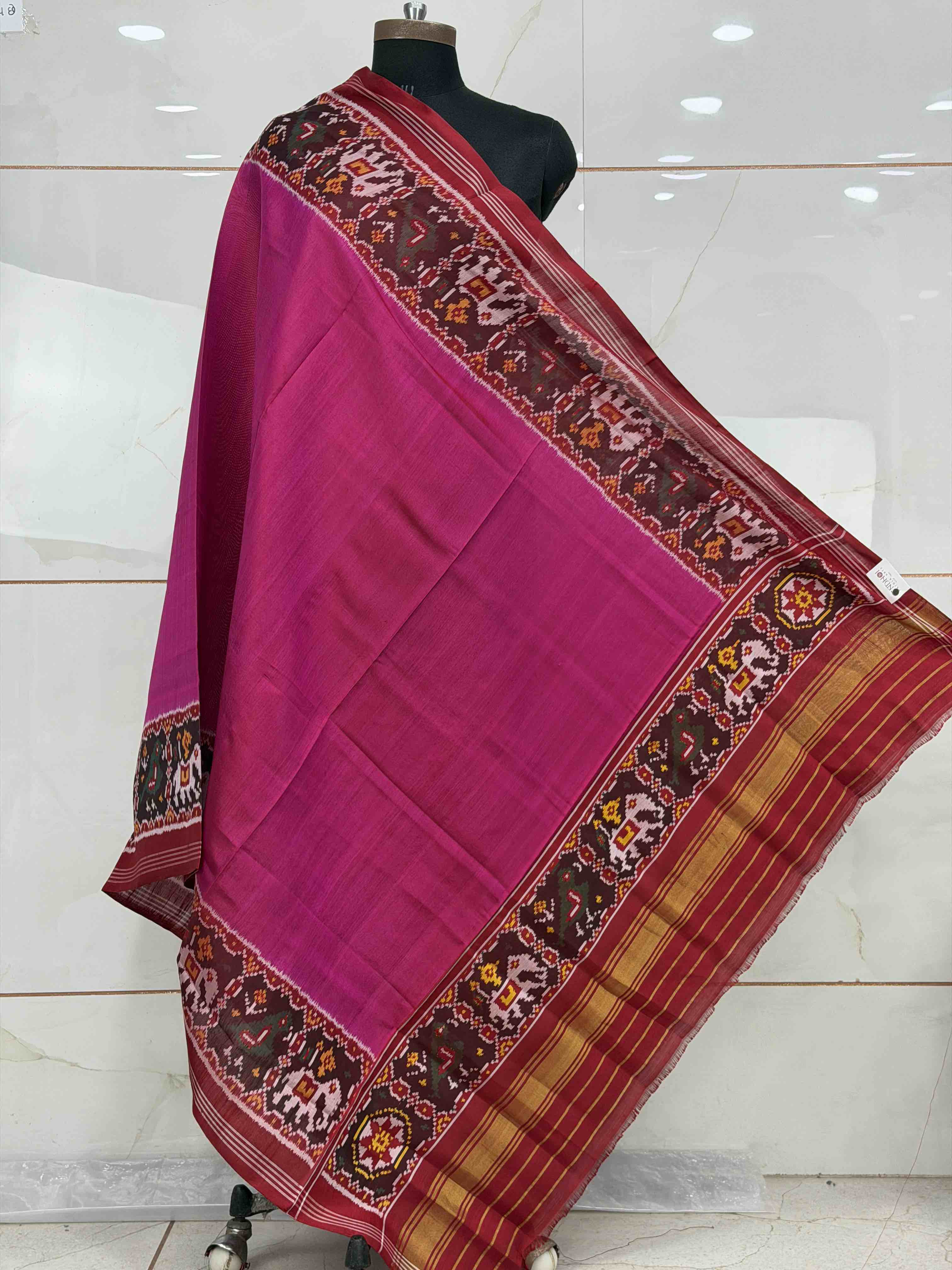 Maroon & Pink plain Gala border single ikat Dupatta