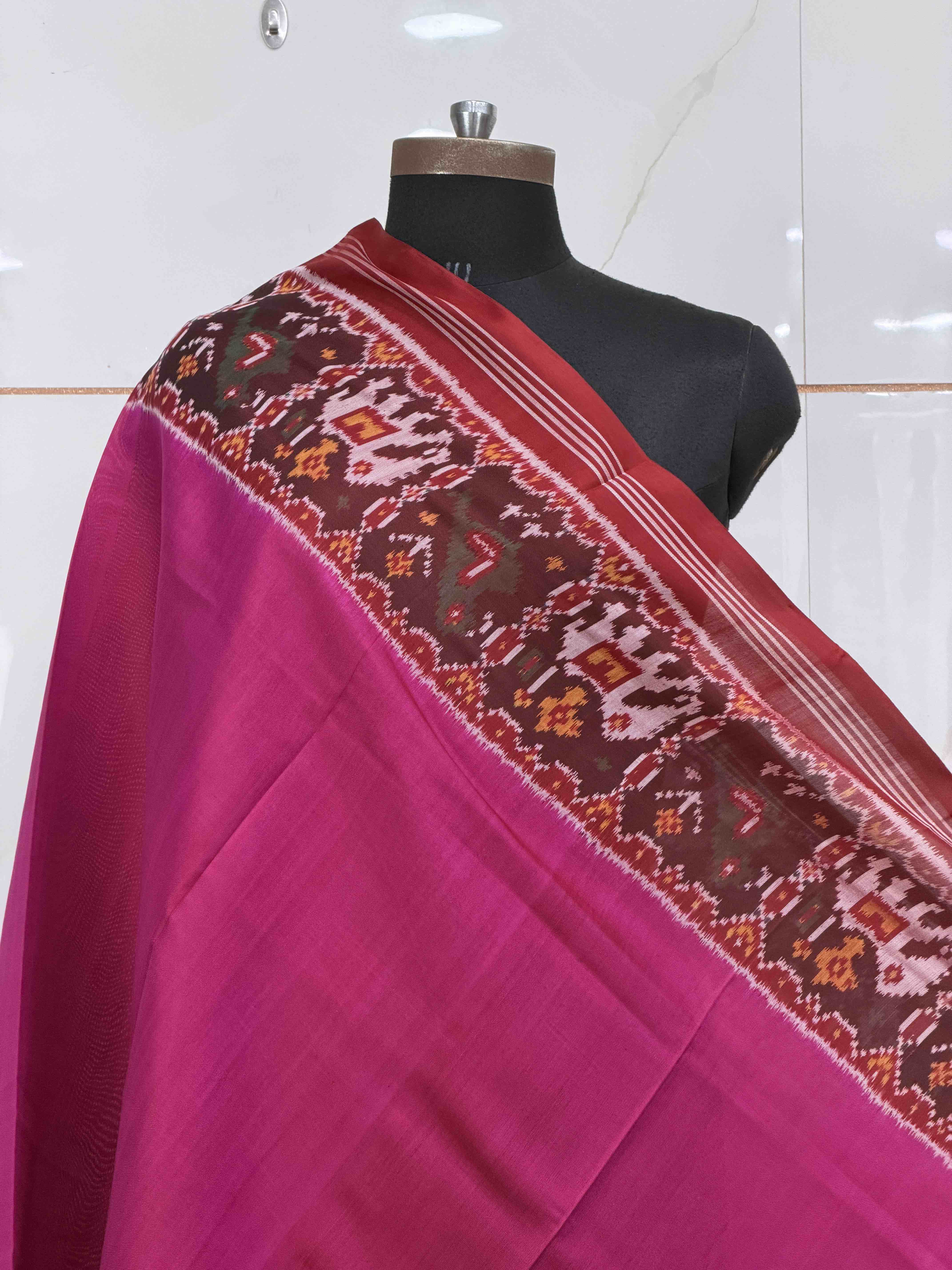 Maroon & Pink plain Gala border single ikat Dupatta