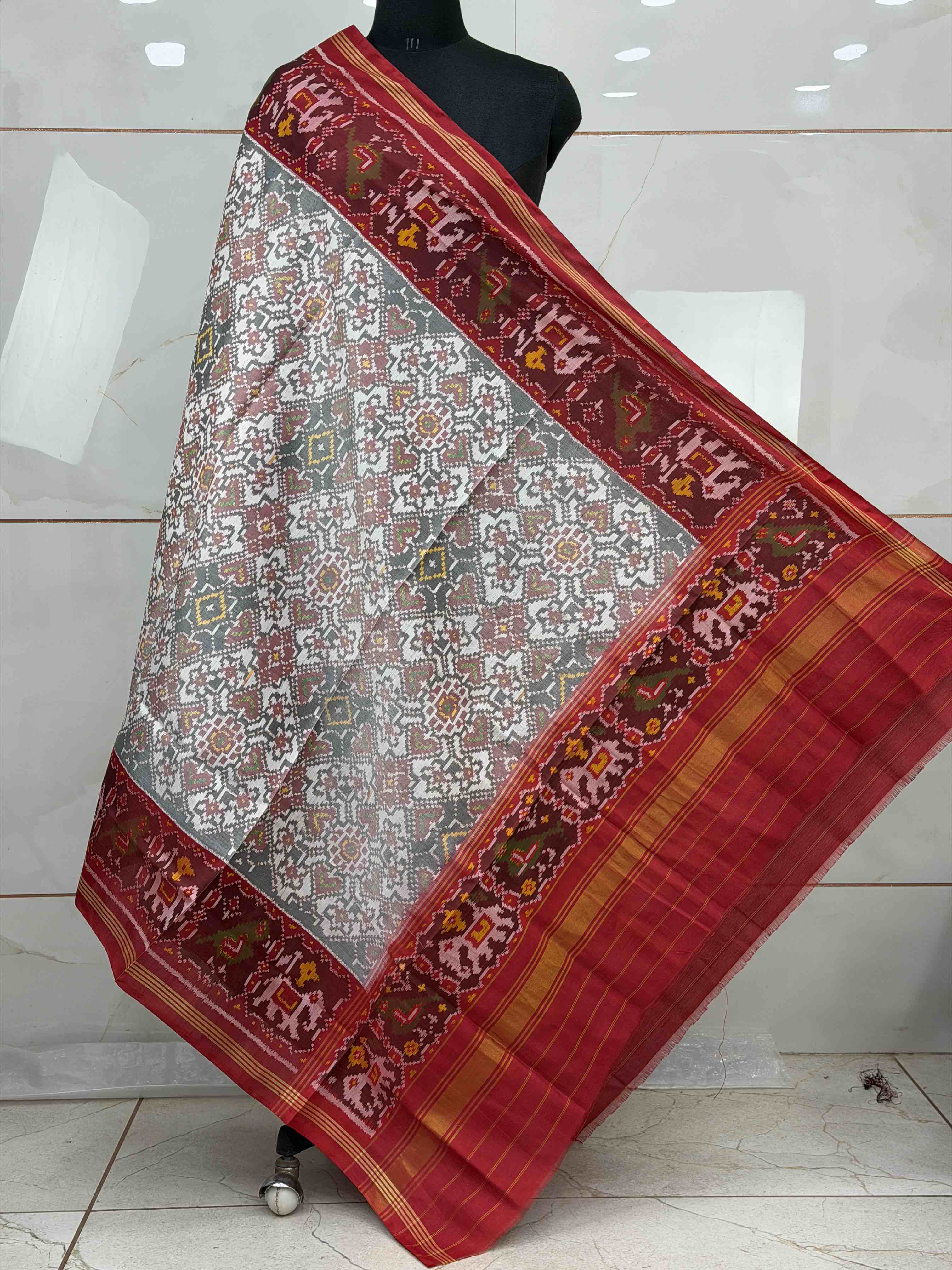 Red & white Manekchawk single ikat dupatta