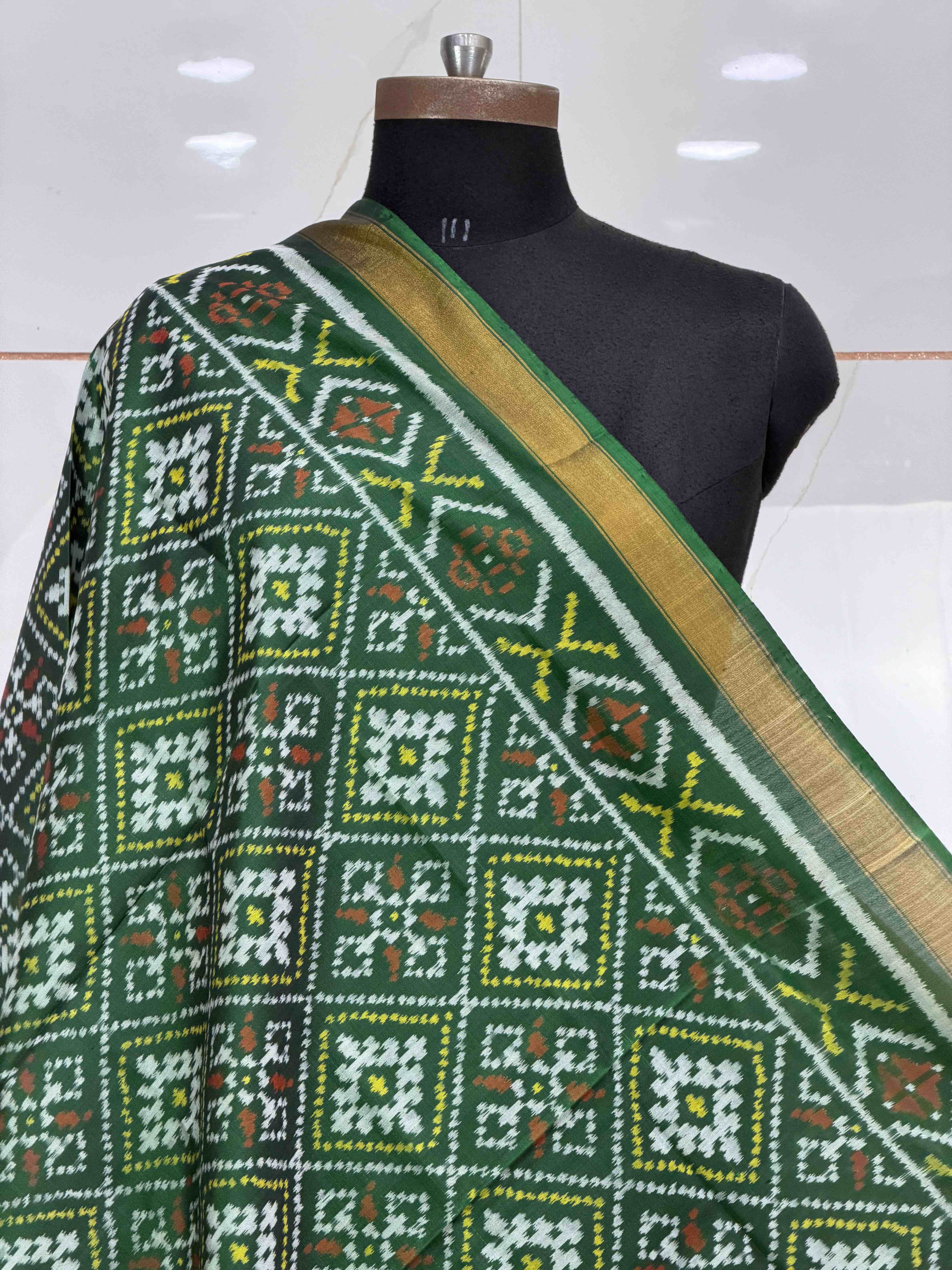 Small dupatta in panchanda design single ikat weave
