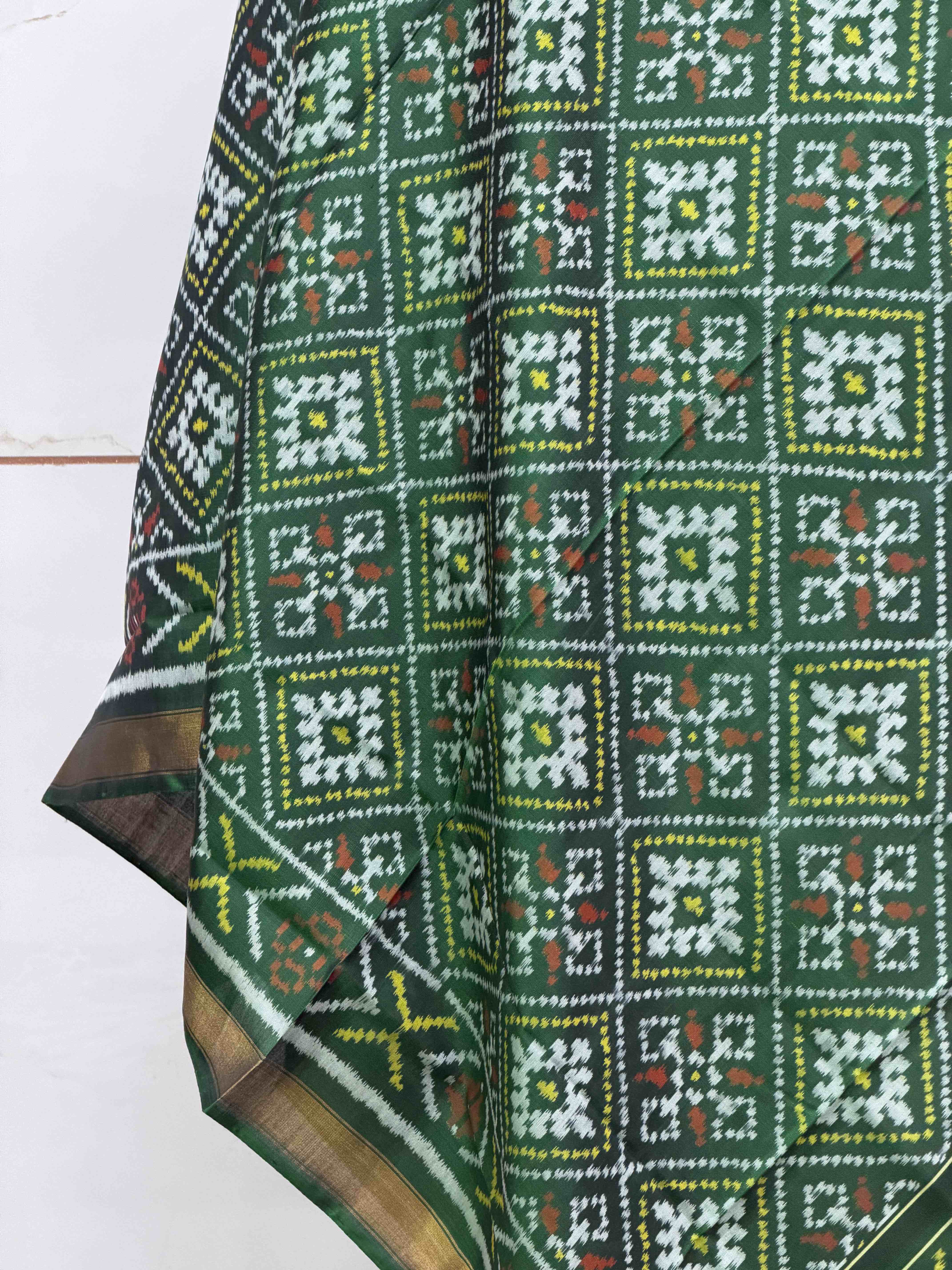 Small dupatta in panchanda design single ikat weave