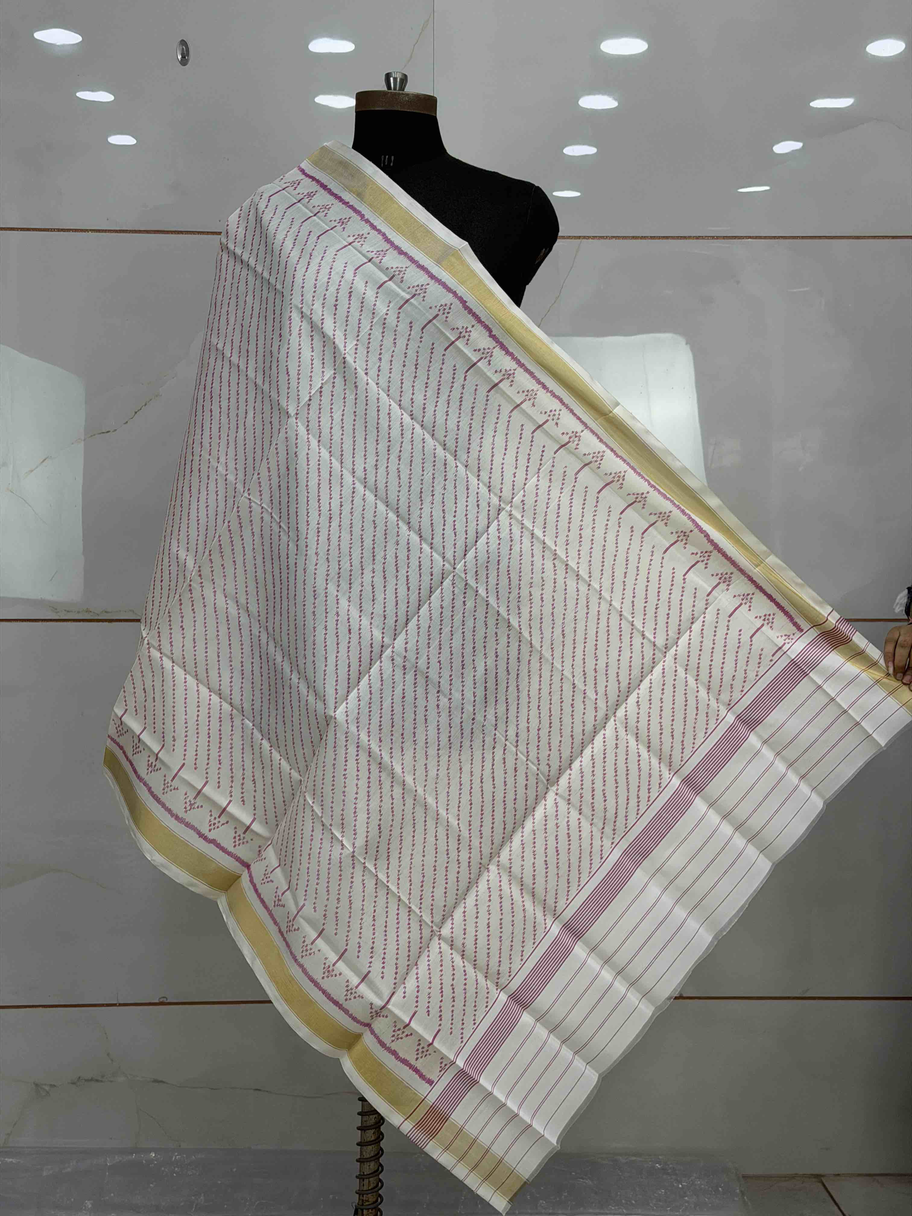 Small dupatta in cream white laheirya single ikat weave