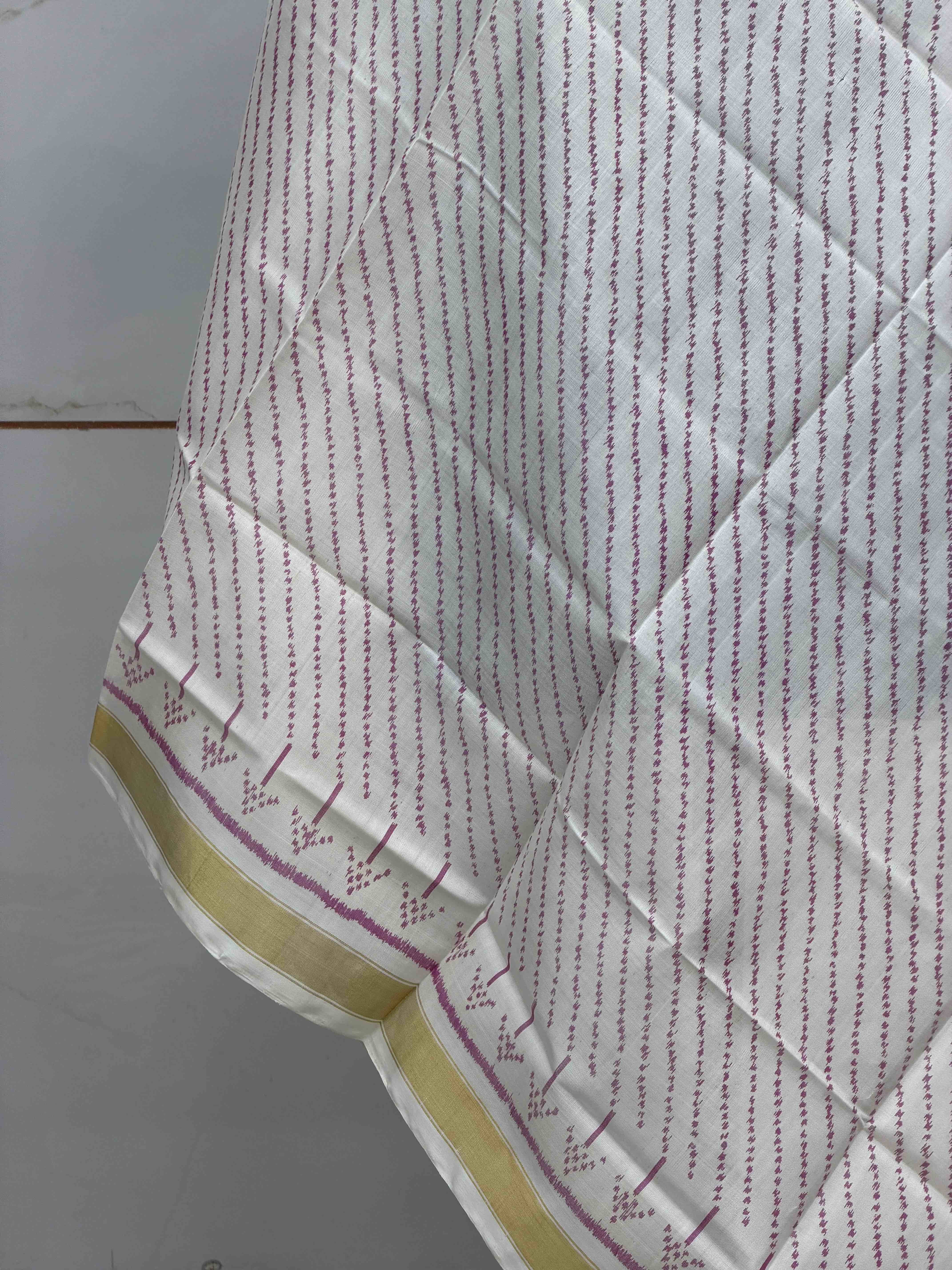 Small dupatta in cream white laheirya single ikat weave