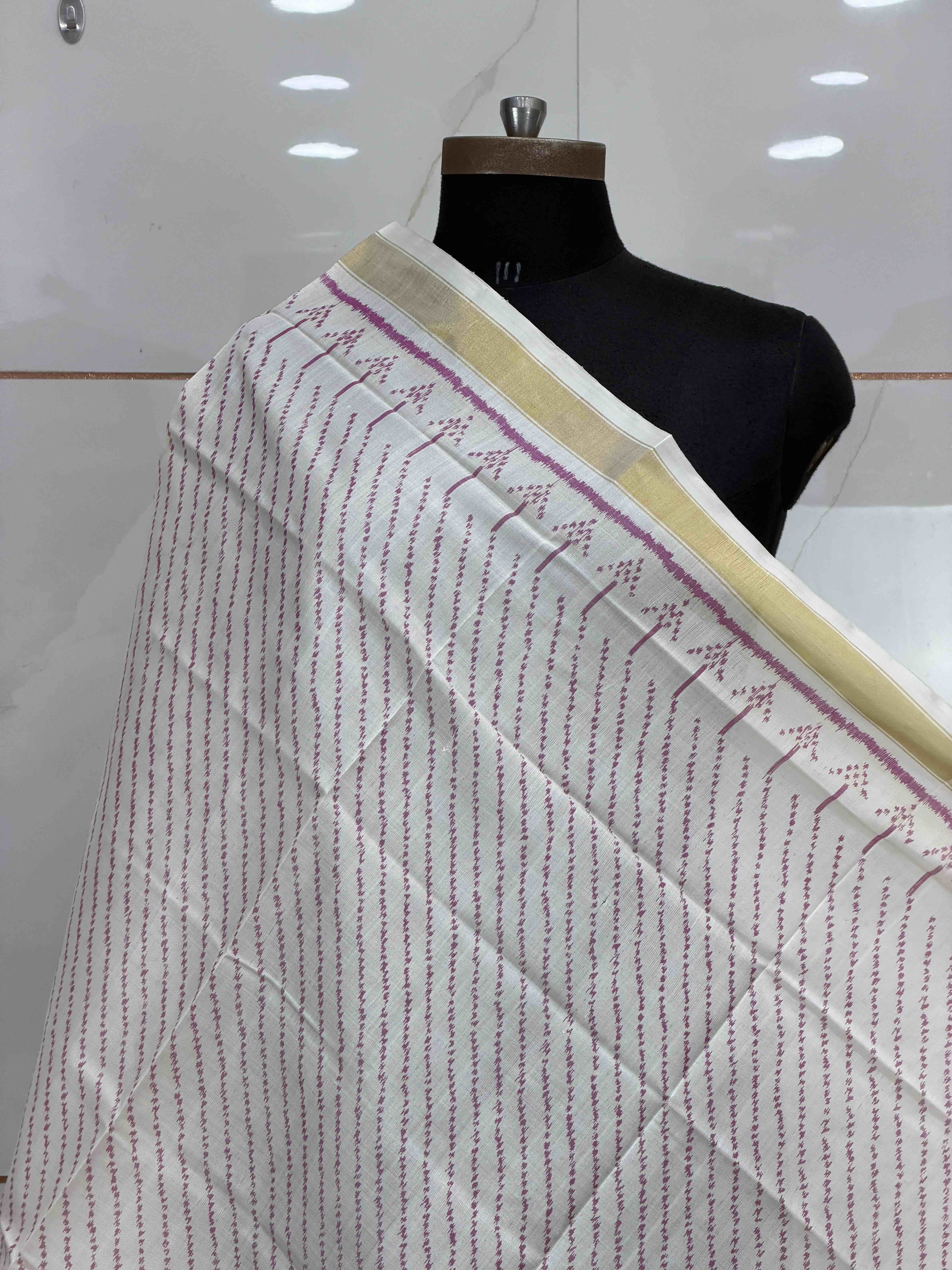 Small dupatta in cream white laheirya single ikat weave