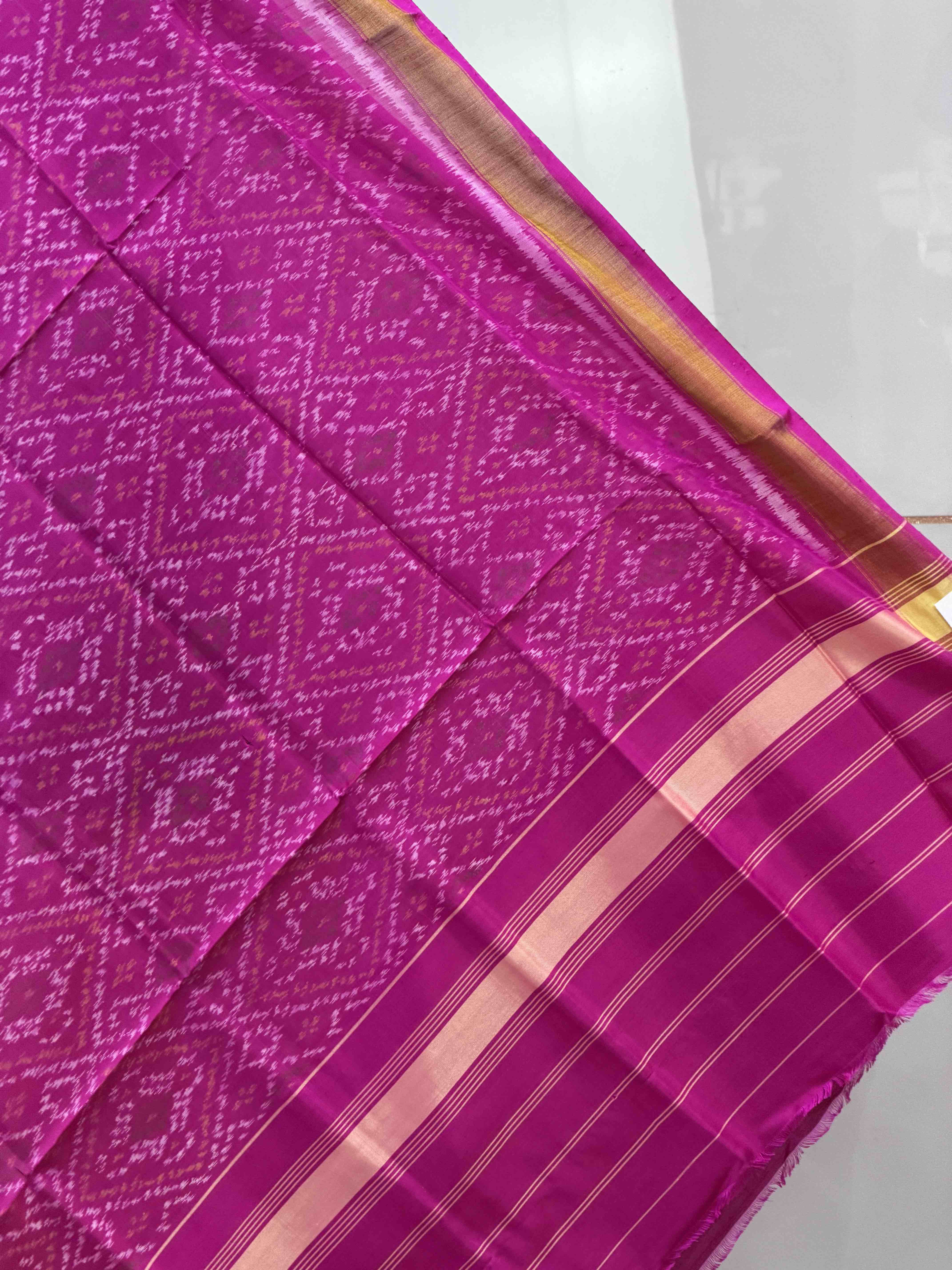Small dupatta in bandhani design single ikat weave