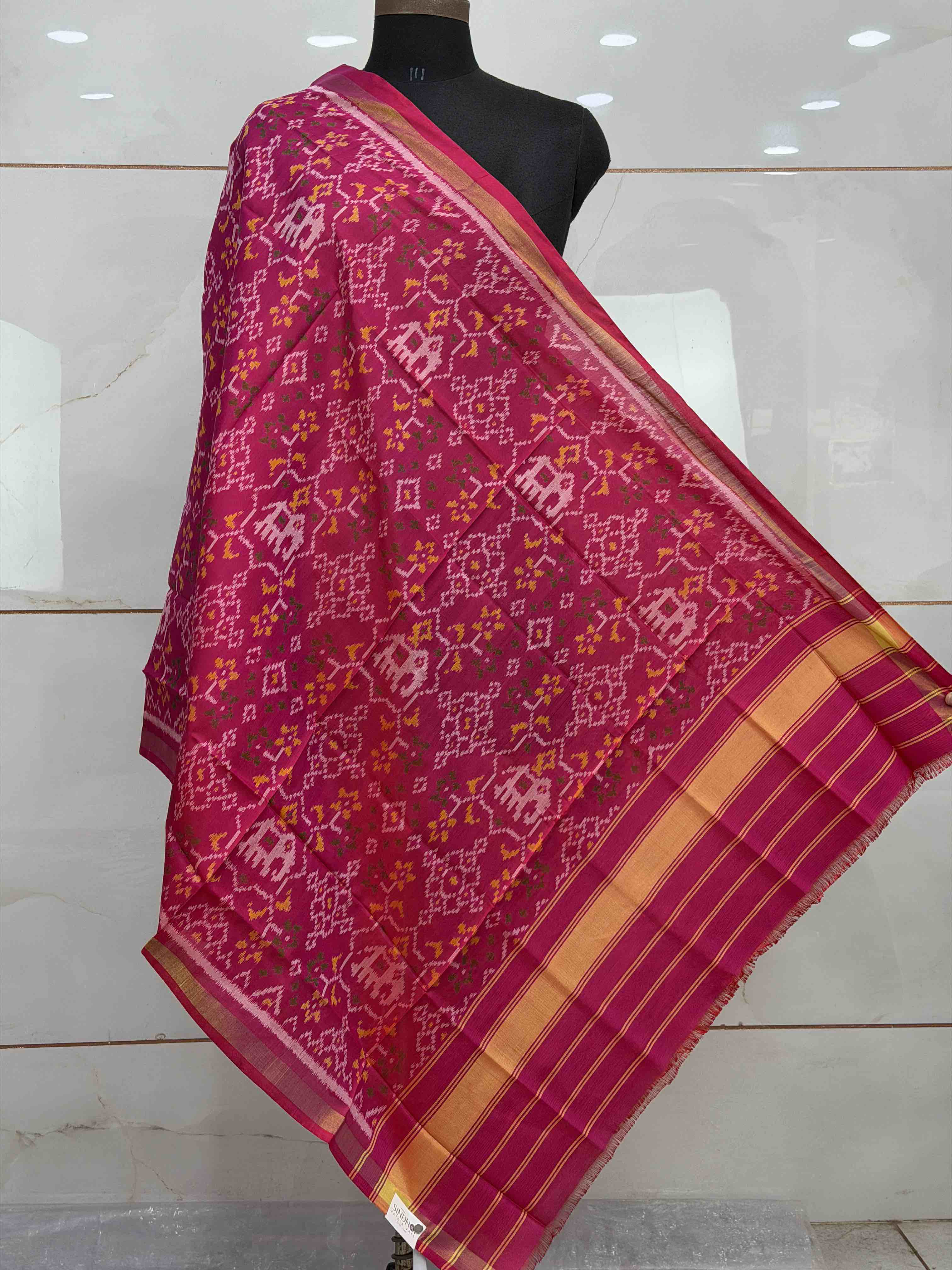 Small dupatta in navaratan Hathi single ikat weave
