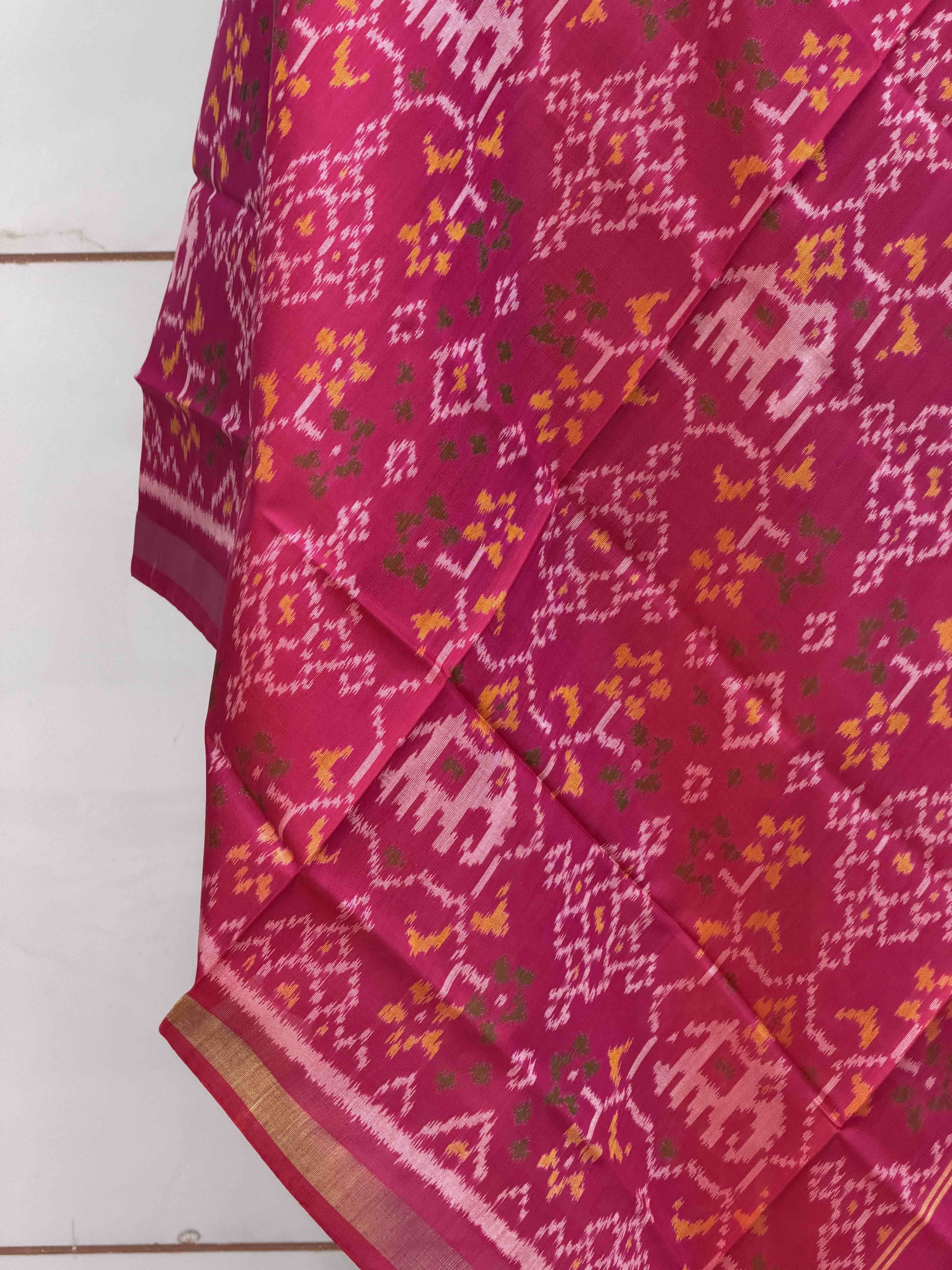 Small dupatta in navaratan Hathi single ikat weave