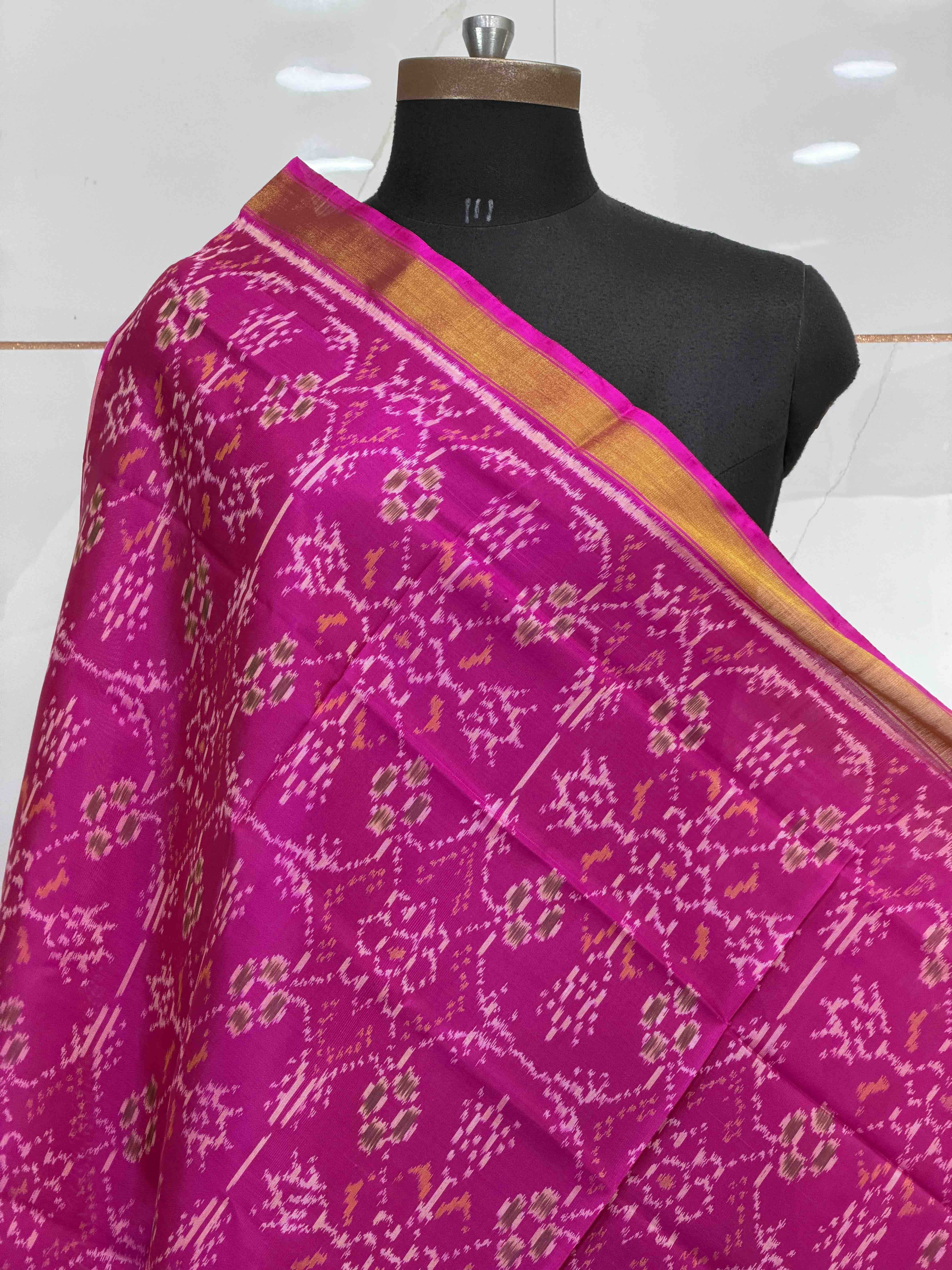 Small dupatta in pink chhabdi design single ikat weave