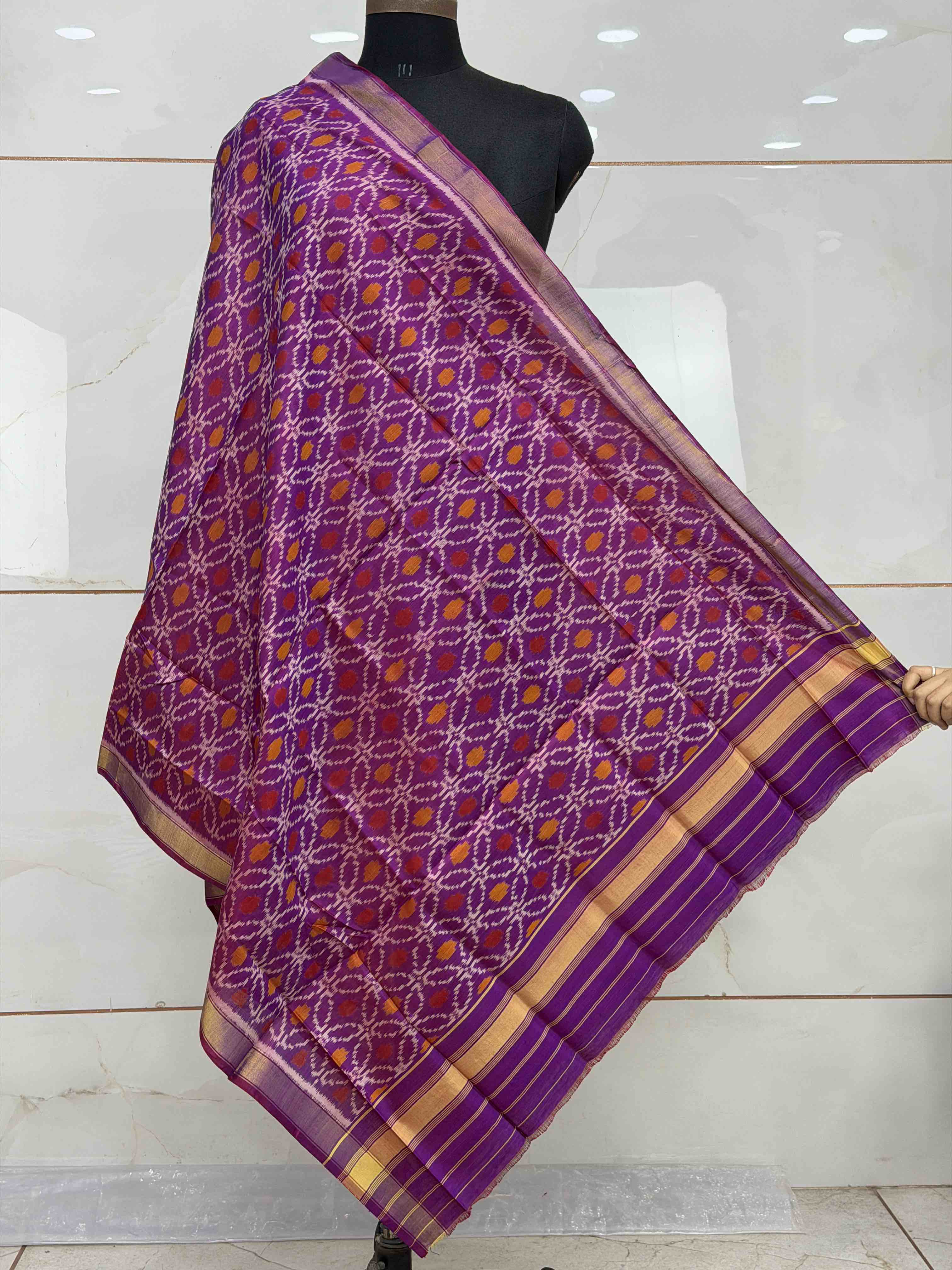 Small dupatta in Magenta solsitara single ikat weave
