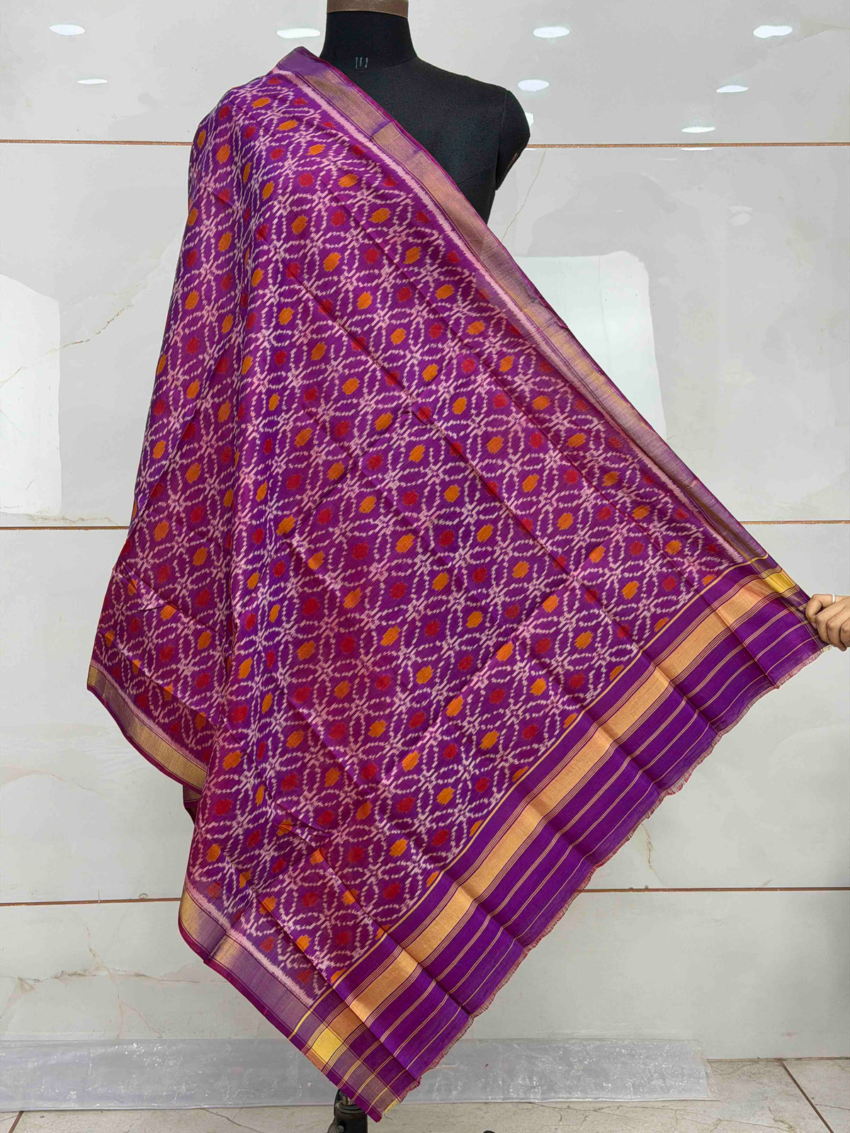 Small dupatta in Magenta solsitara single ikat weave
