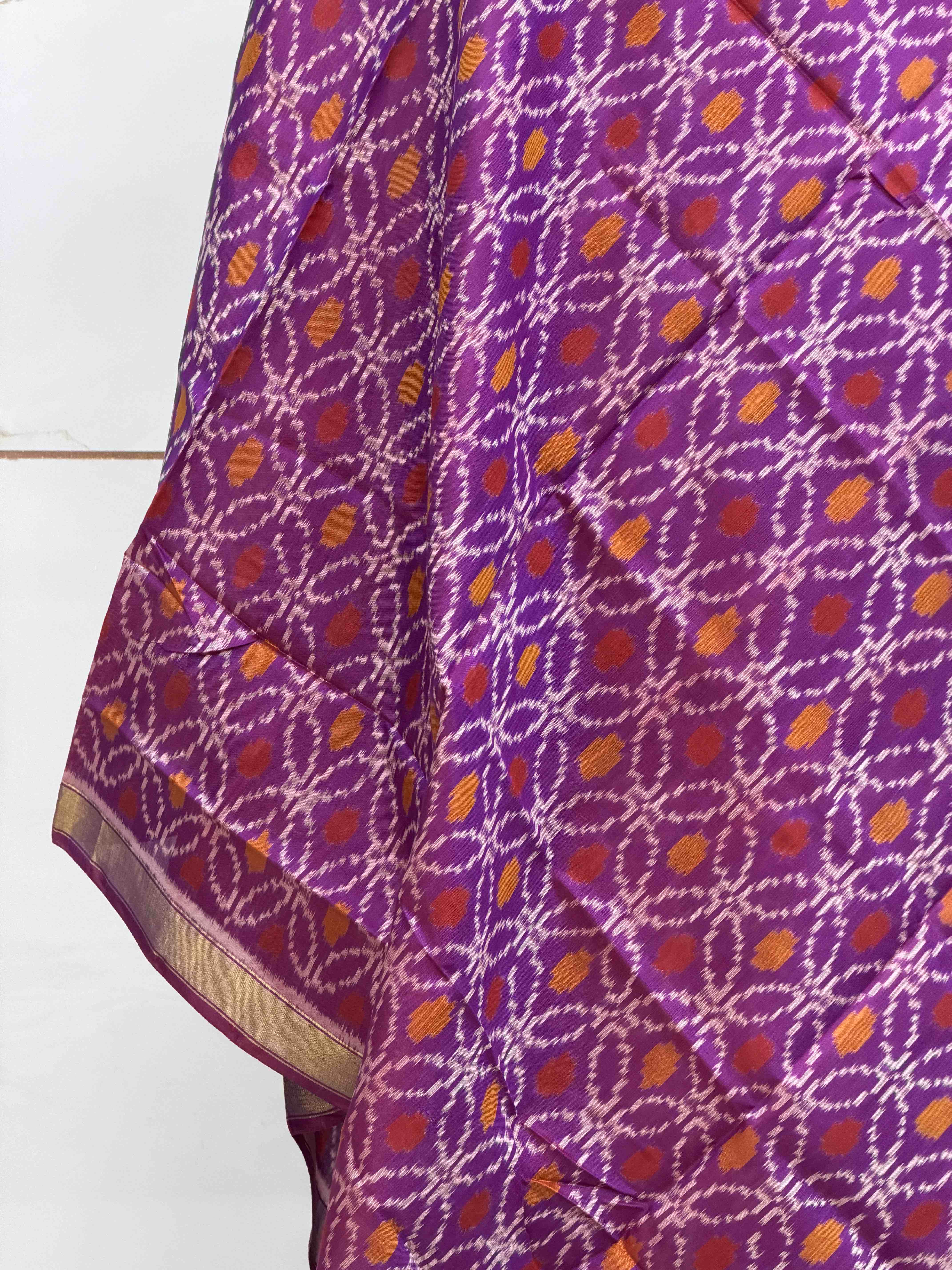 Small dupatta in Magenta solsitara single ikat weave