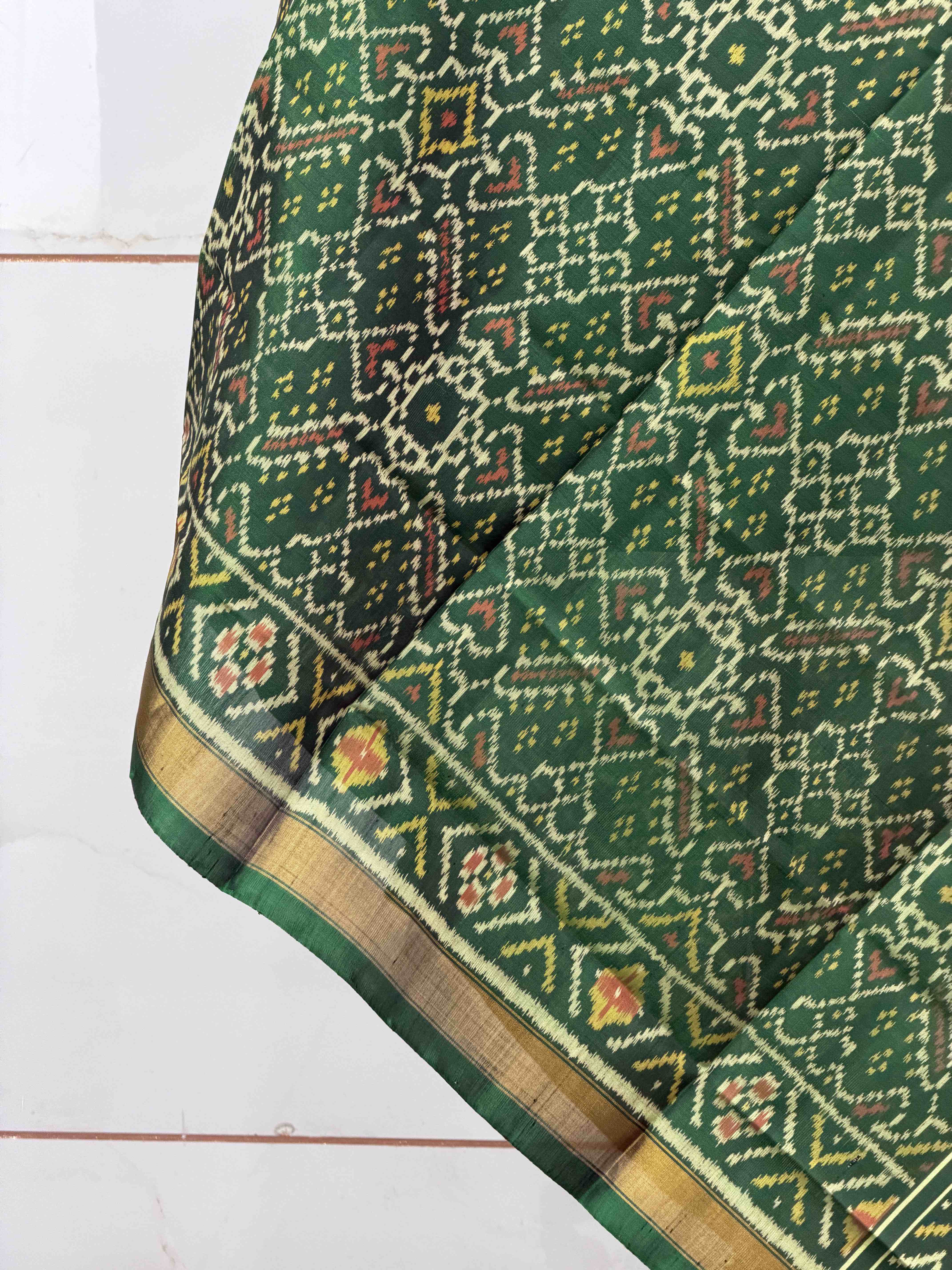 Small dupatta in green Manekchawk single ikat weave