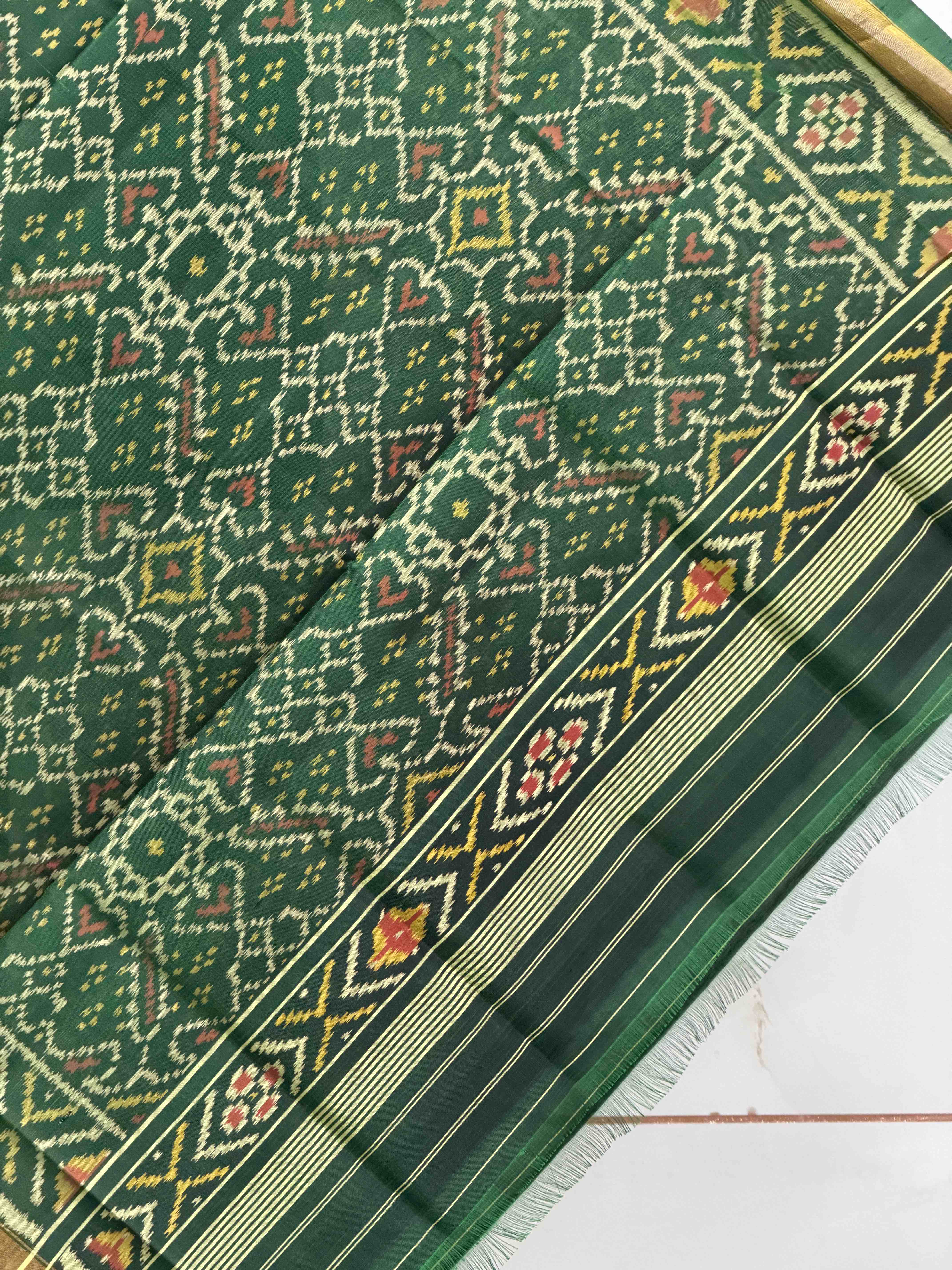 Small dupatta in green Manekchawk single ikat weave