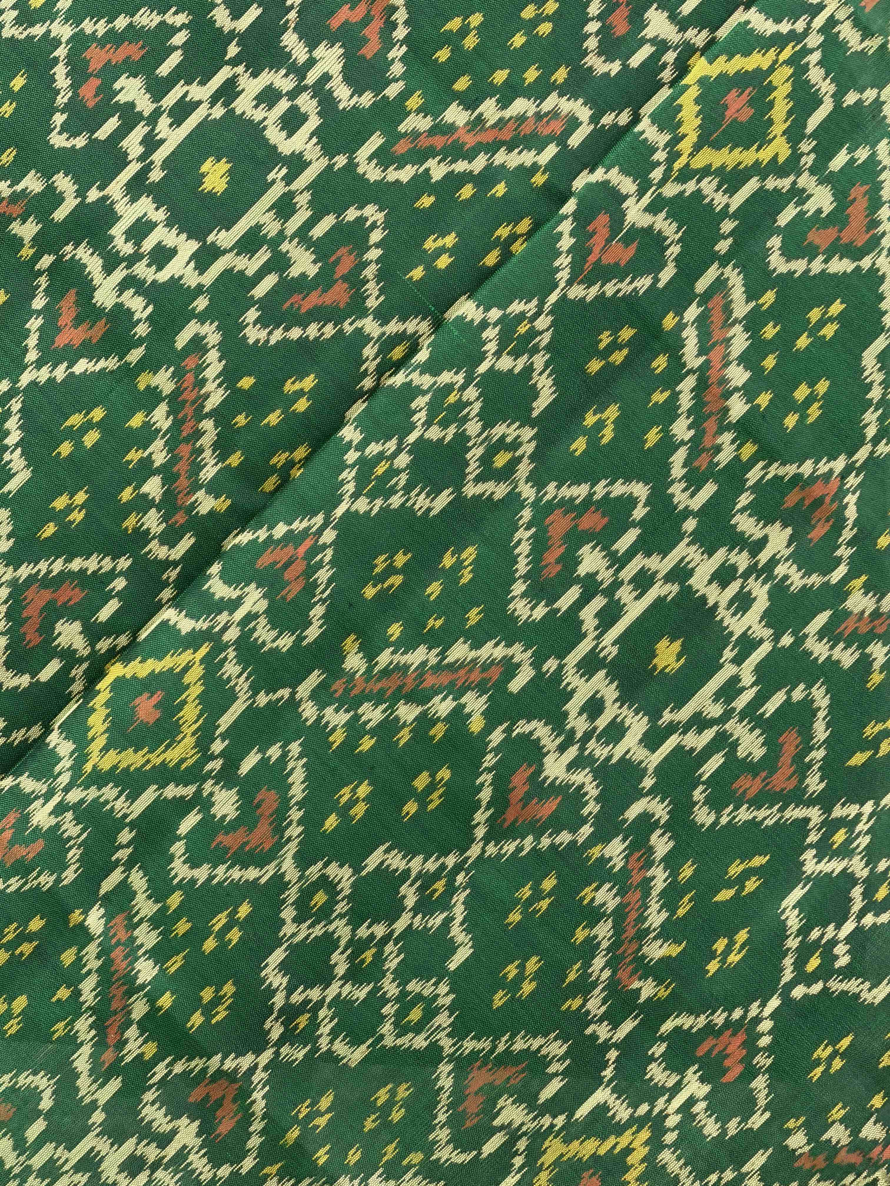 Small dupatta in green Manekchawk single ikat weave