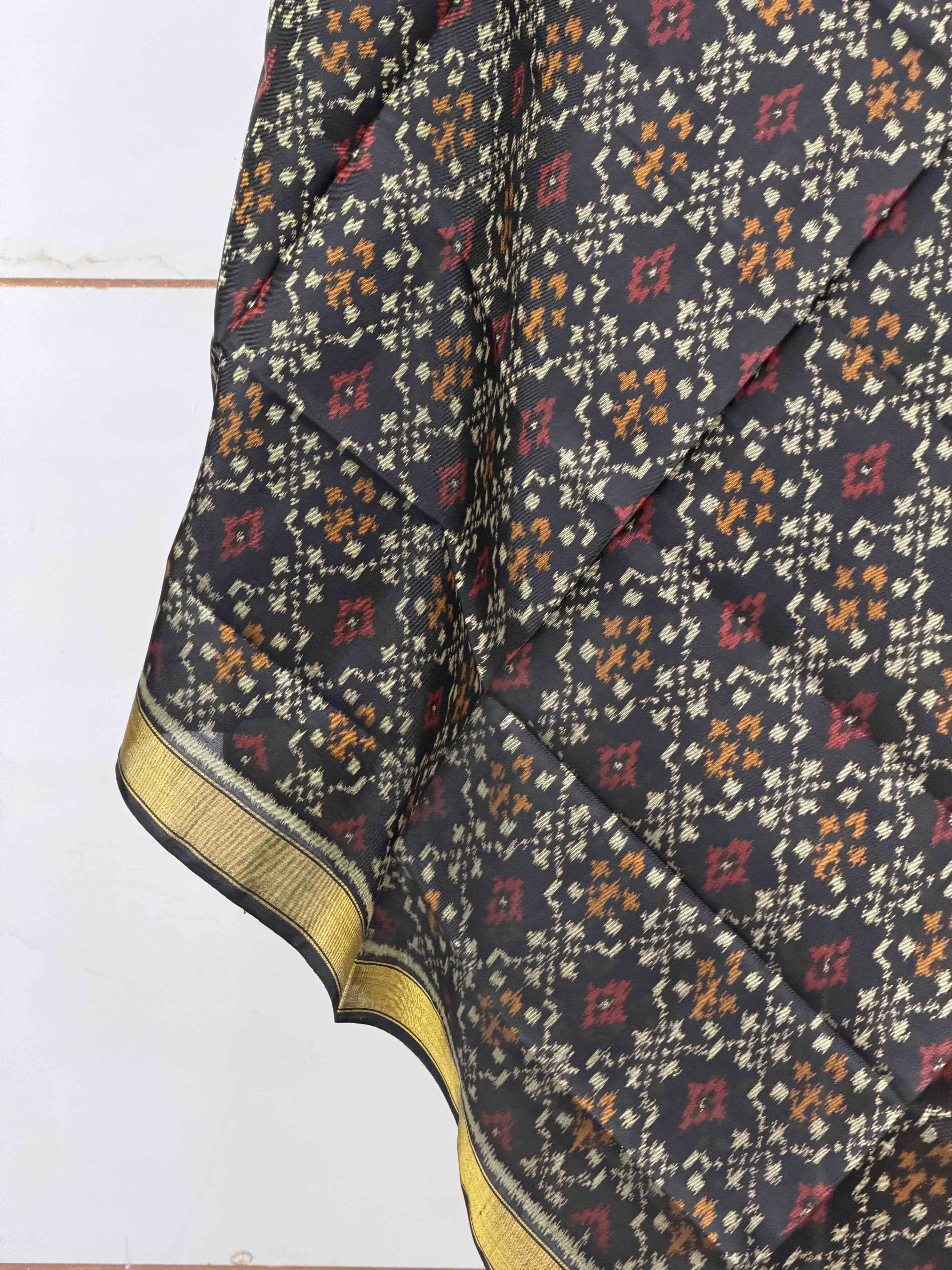 Small dupatta in buttonful design single ikat woven