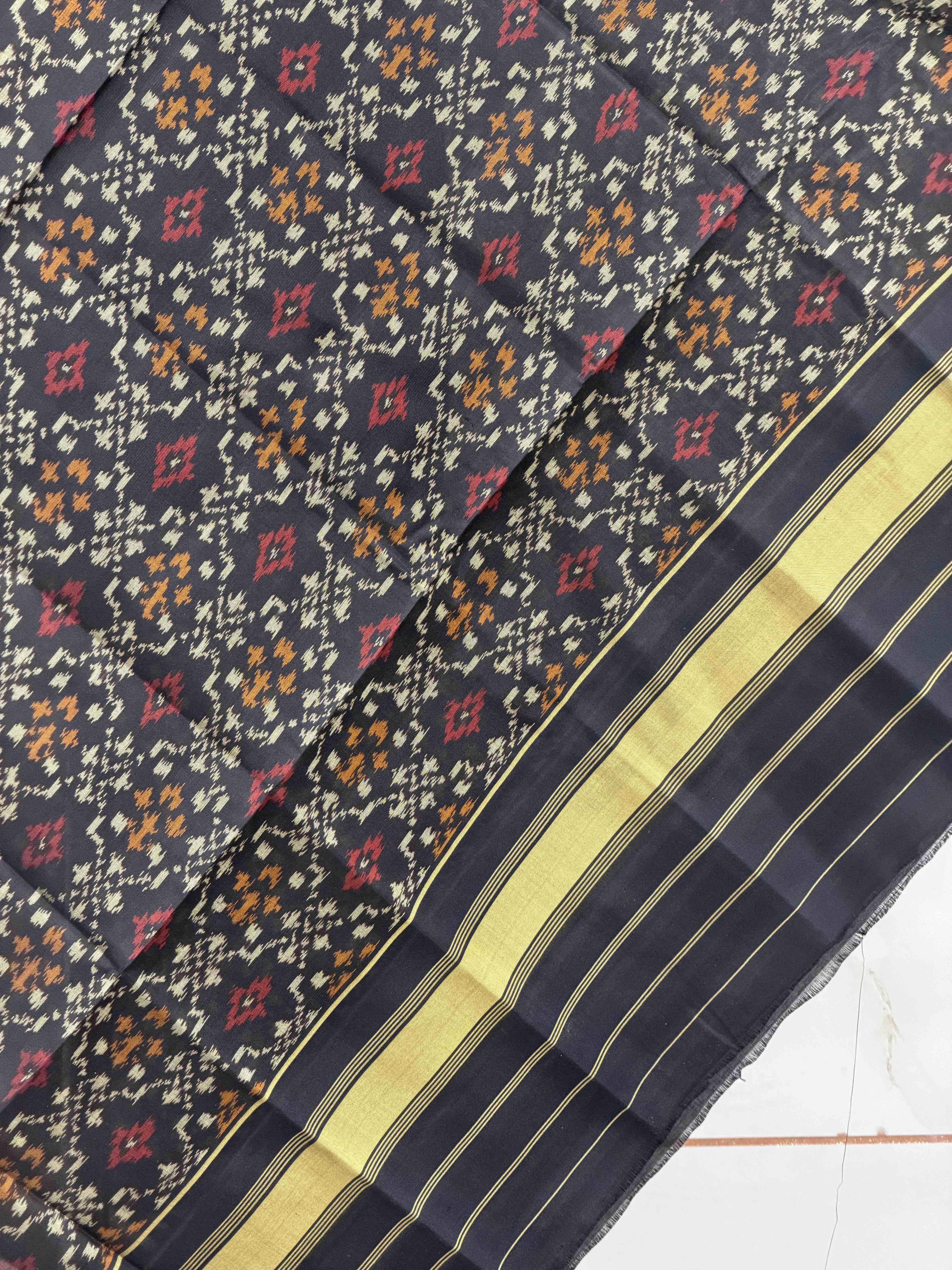 Small dupatta in buttonful design single ikat woven