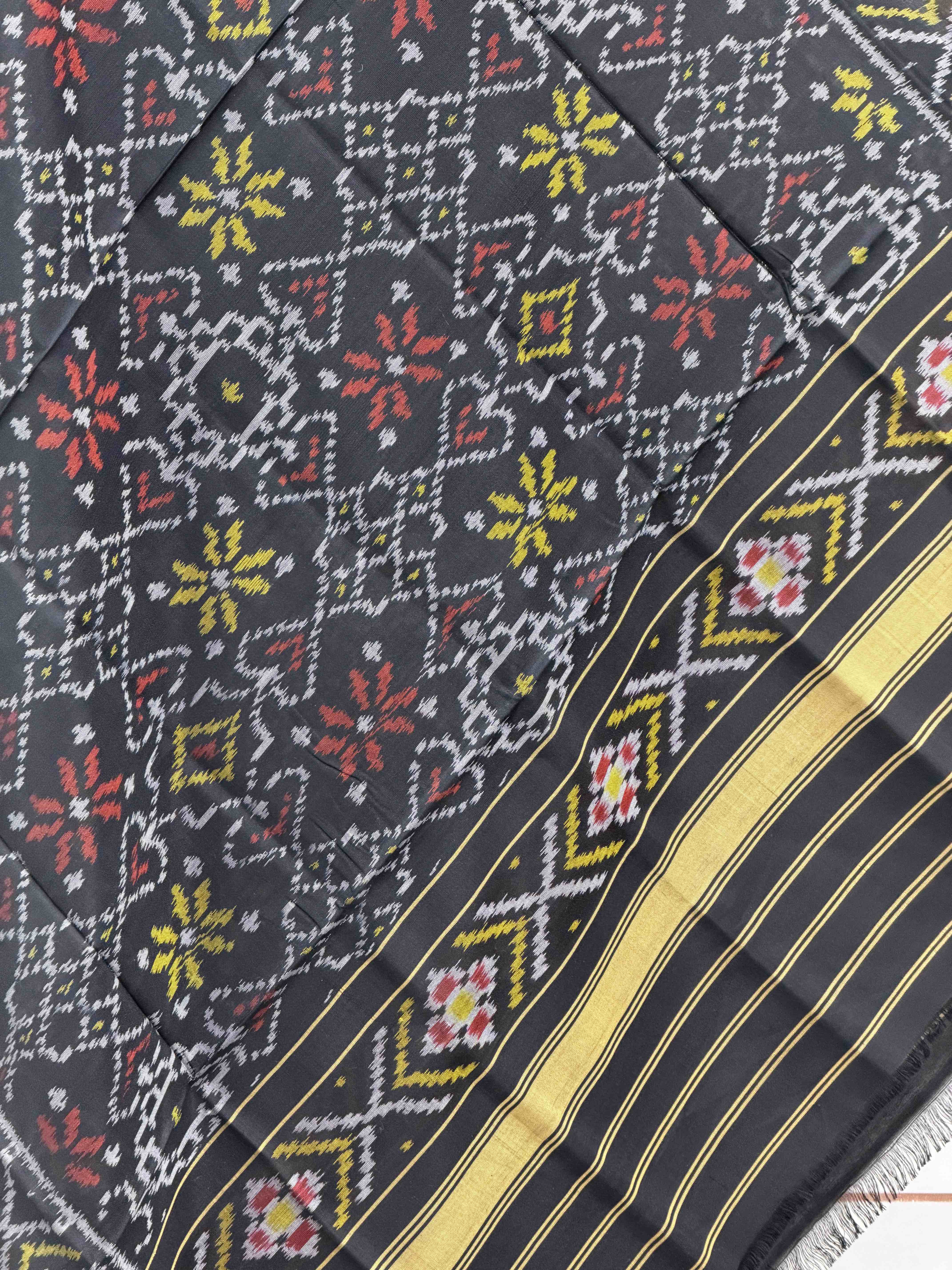 Small dupatta in black Manekchawk pattern single ikat woven