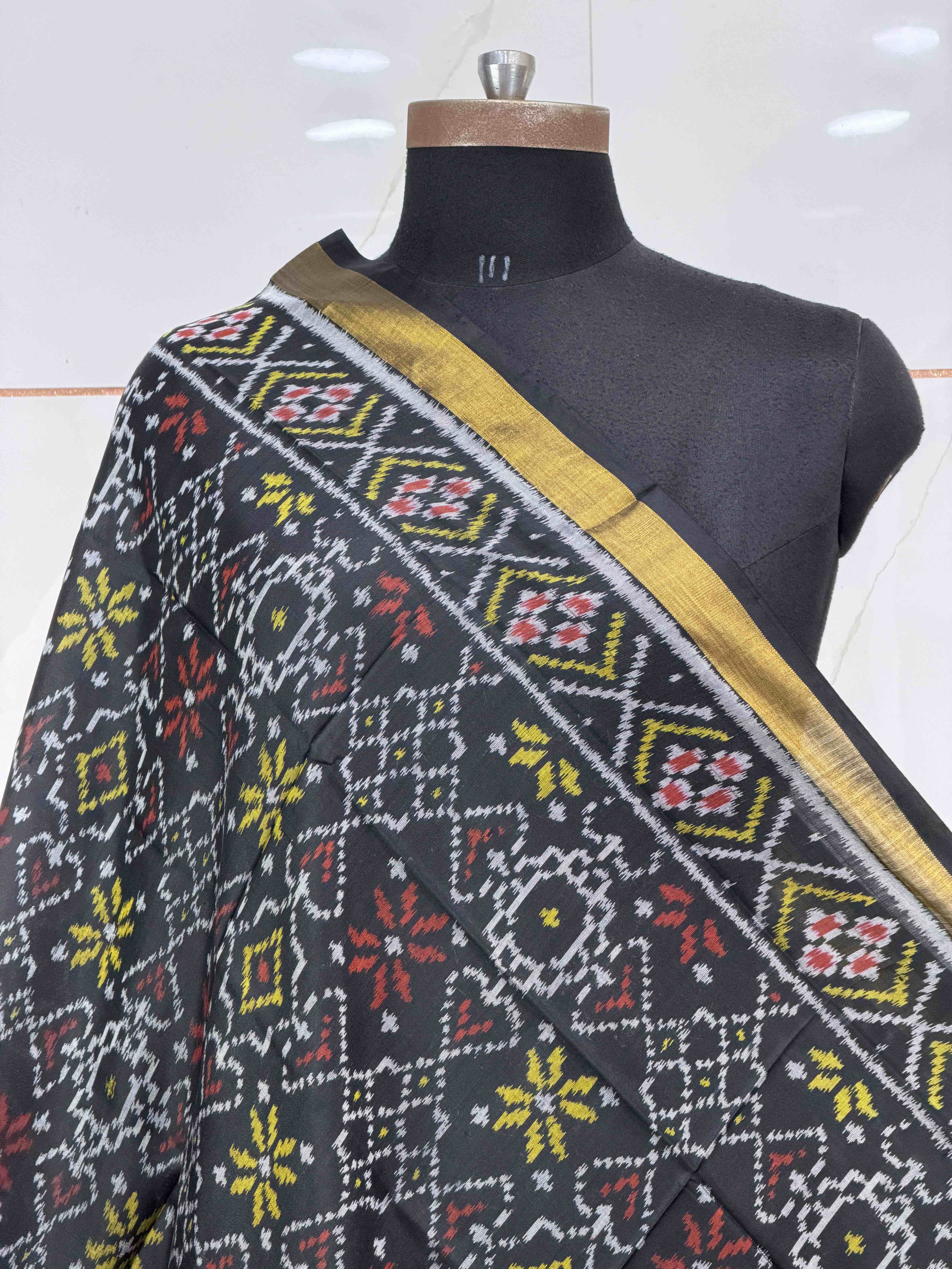 Small dupatta in black Manekchawk pattern single ikat woven