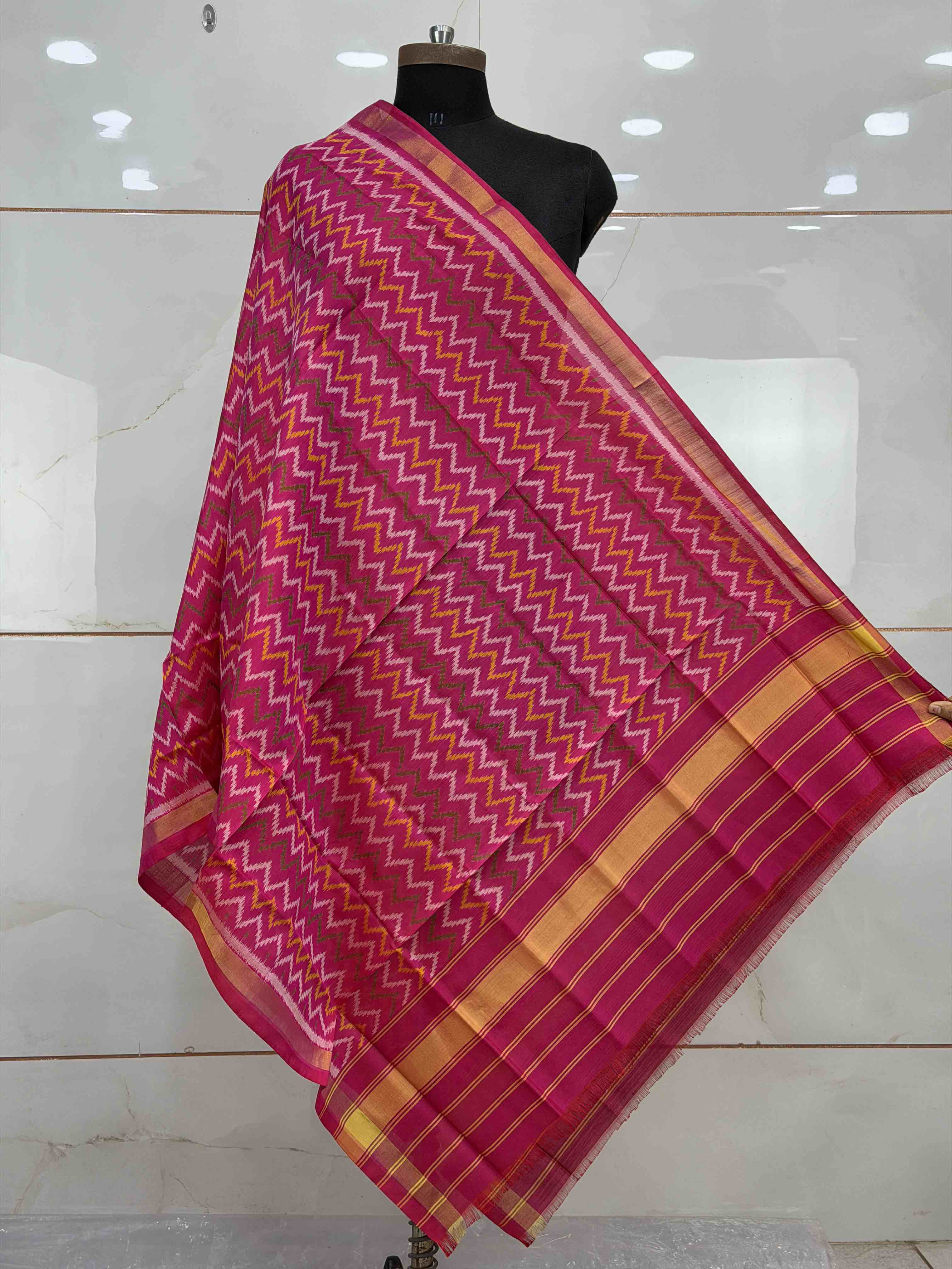 small dupatta in pink zigzag single ikat design