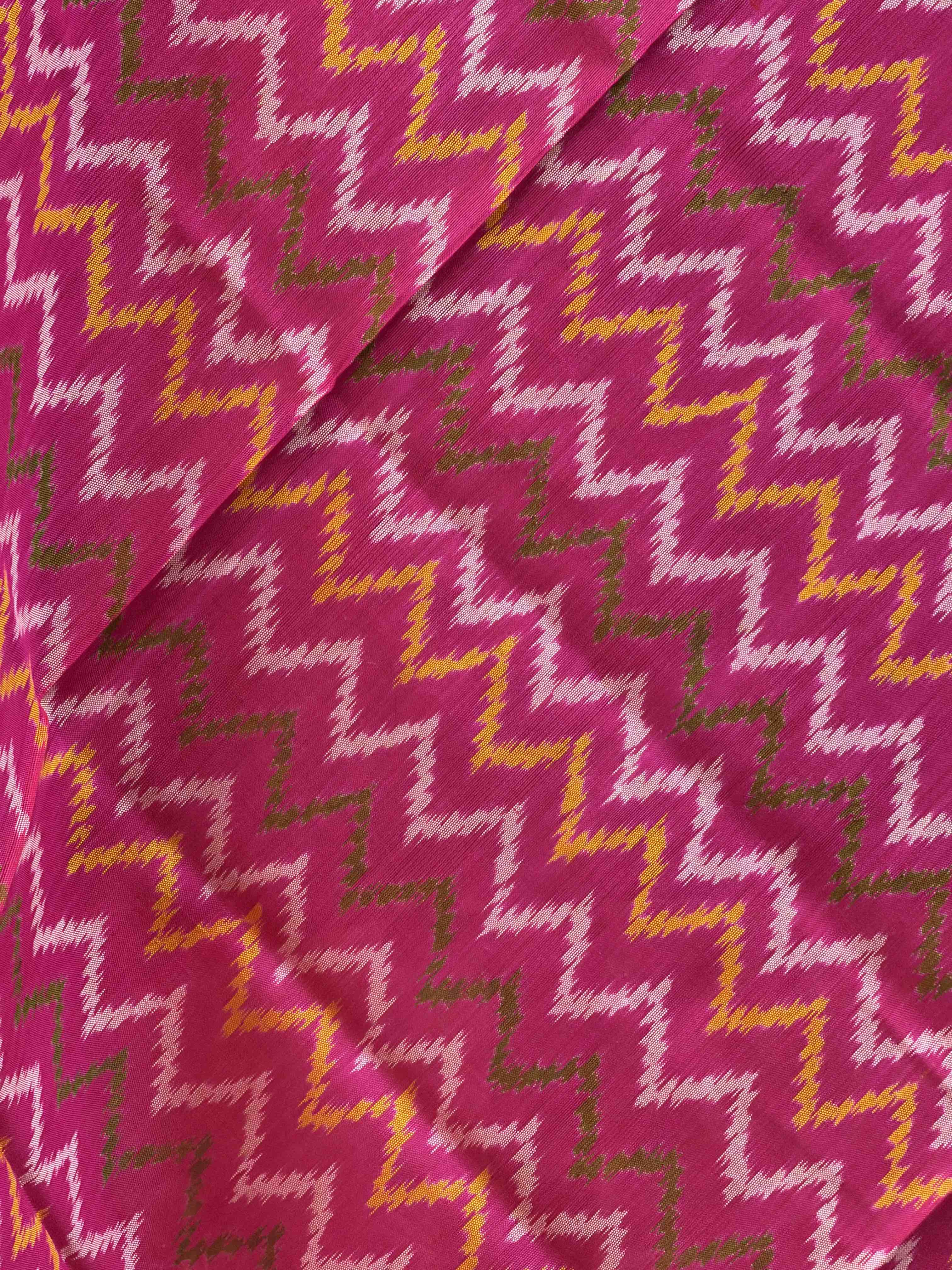 small dupatta in pink zigzag single ikat design