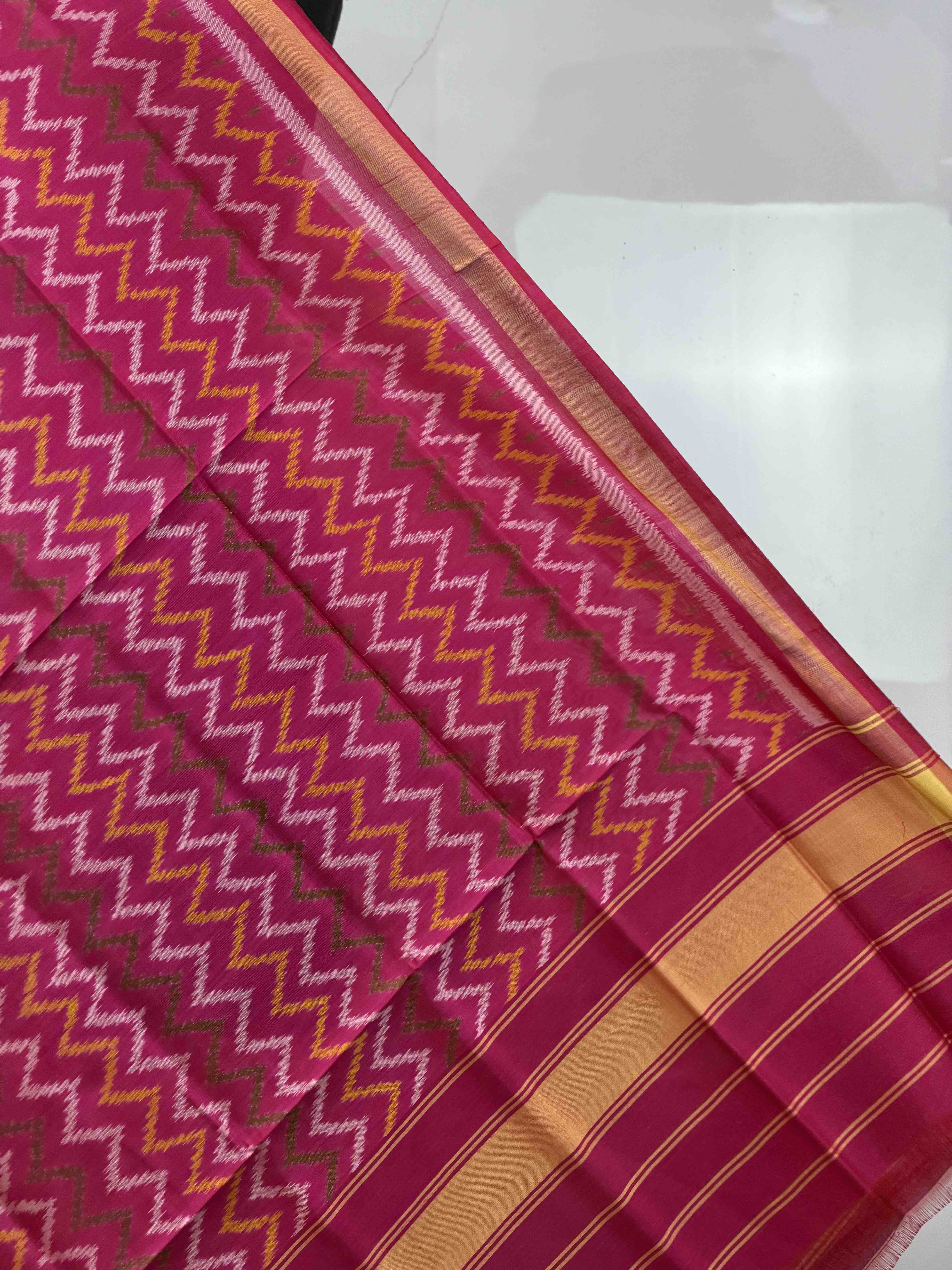 small dupatta in pink zigzag single ikat design