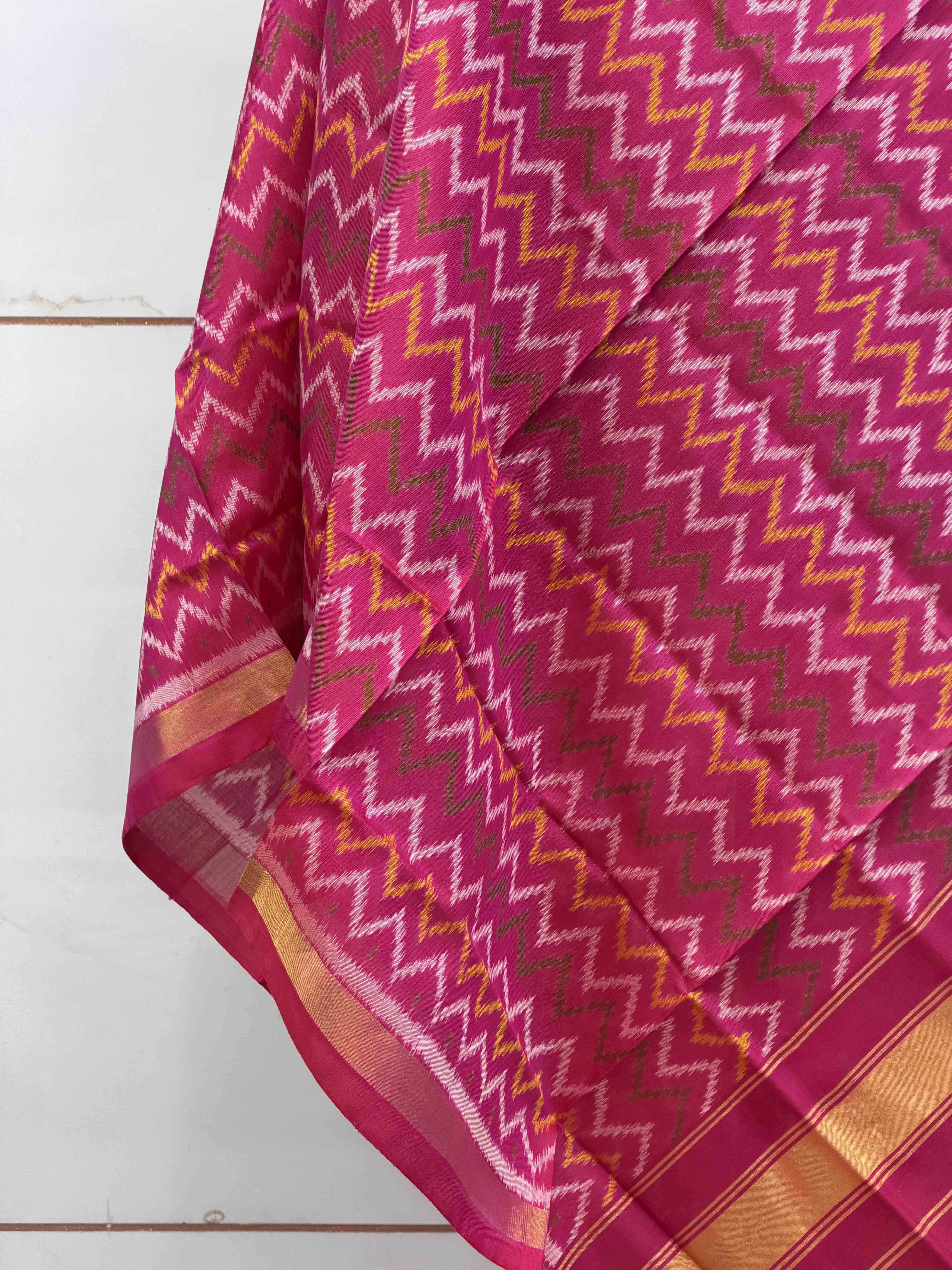 small dupatta in pink zigzag single ikat design