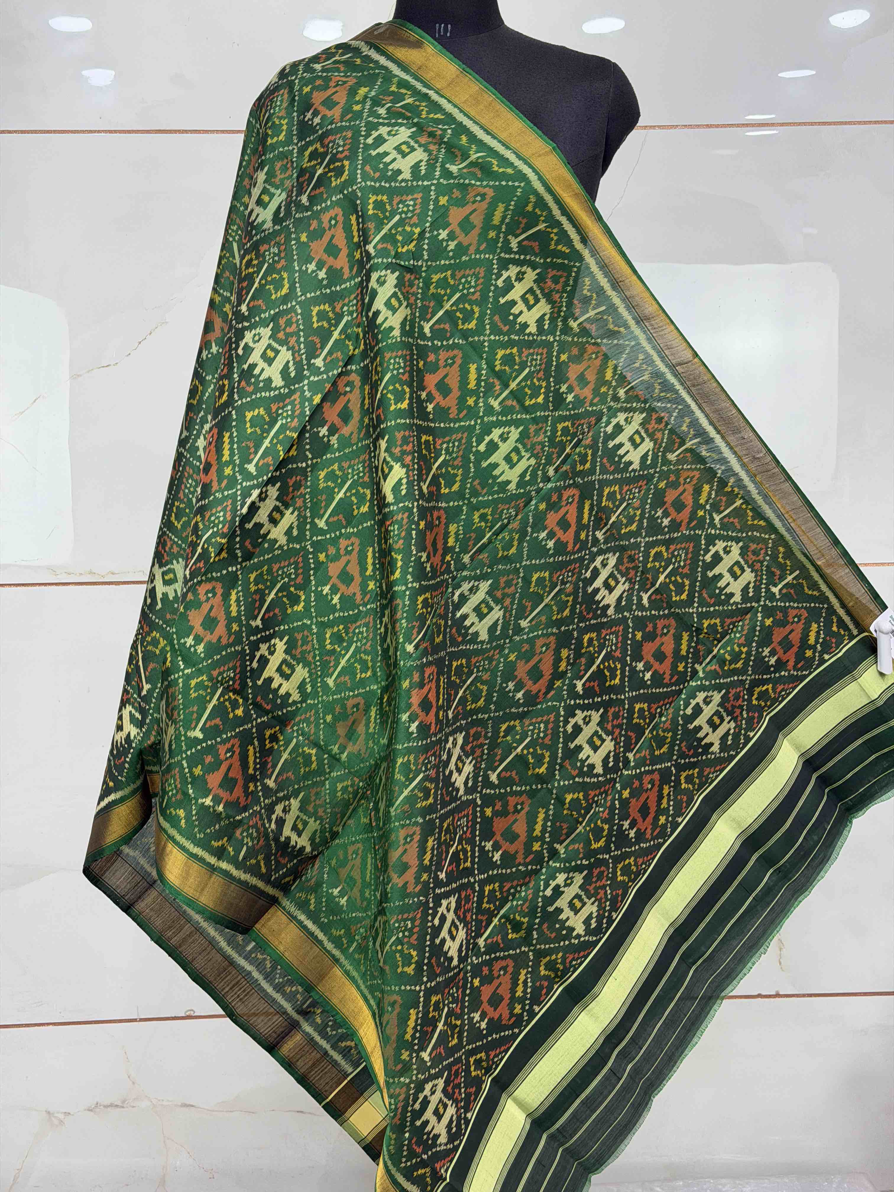 Small dupatta in Narikunj design single ikat woven