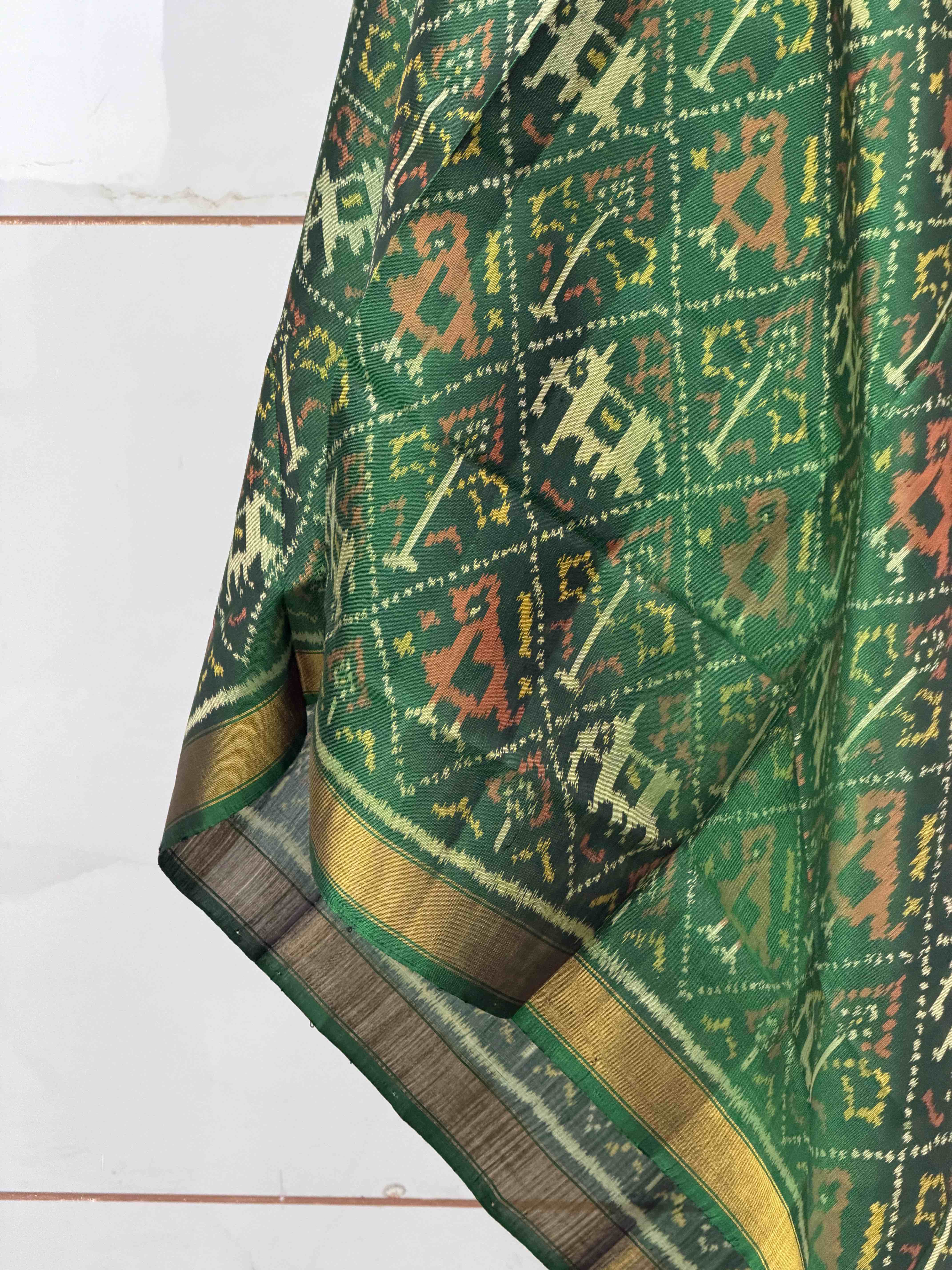 Small dupatta in Narikunj design single ikat woven