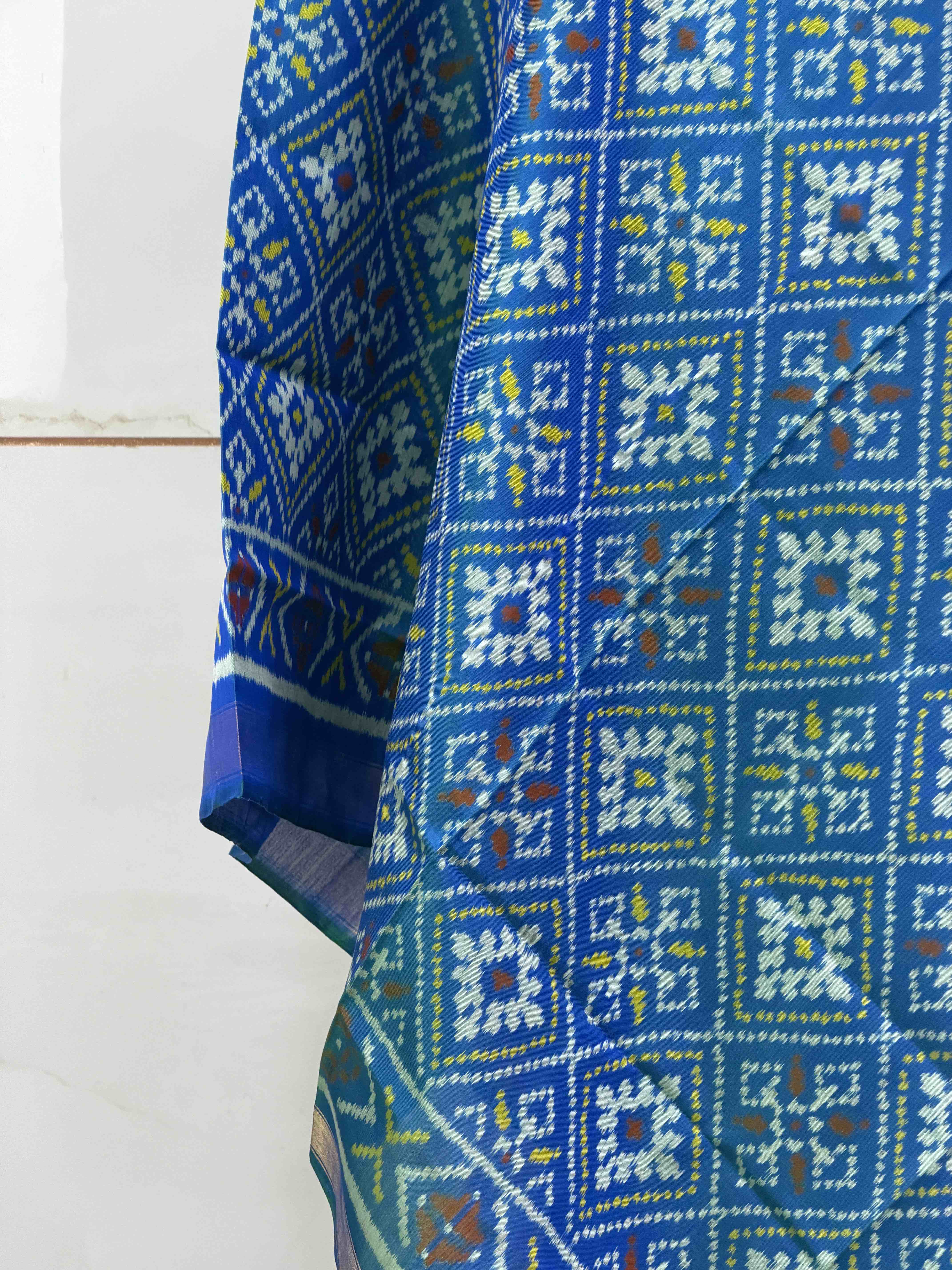 Small dupatta in panchanda design single ikat woven