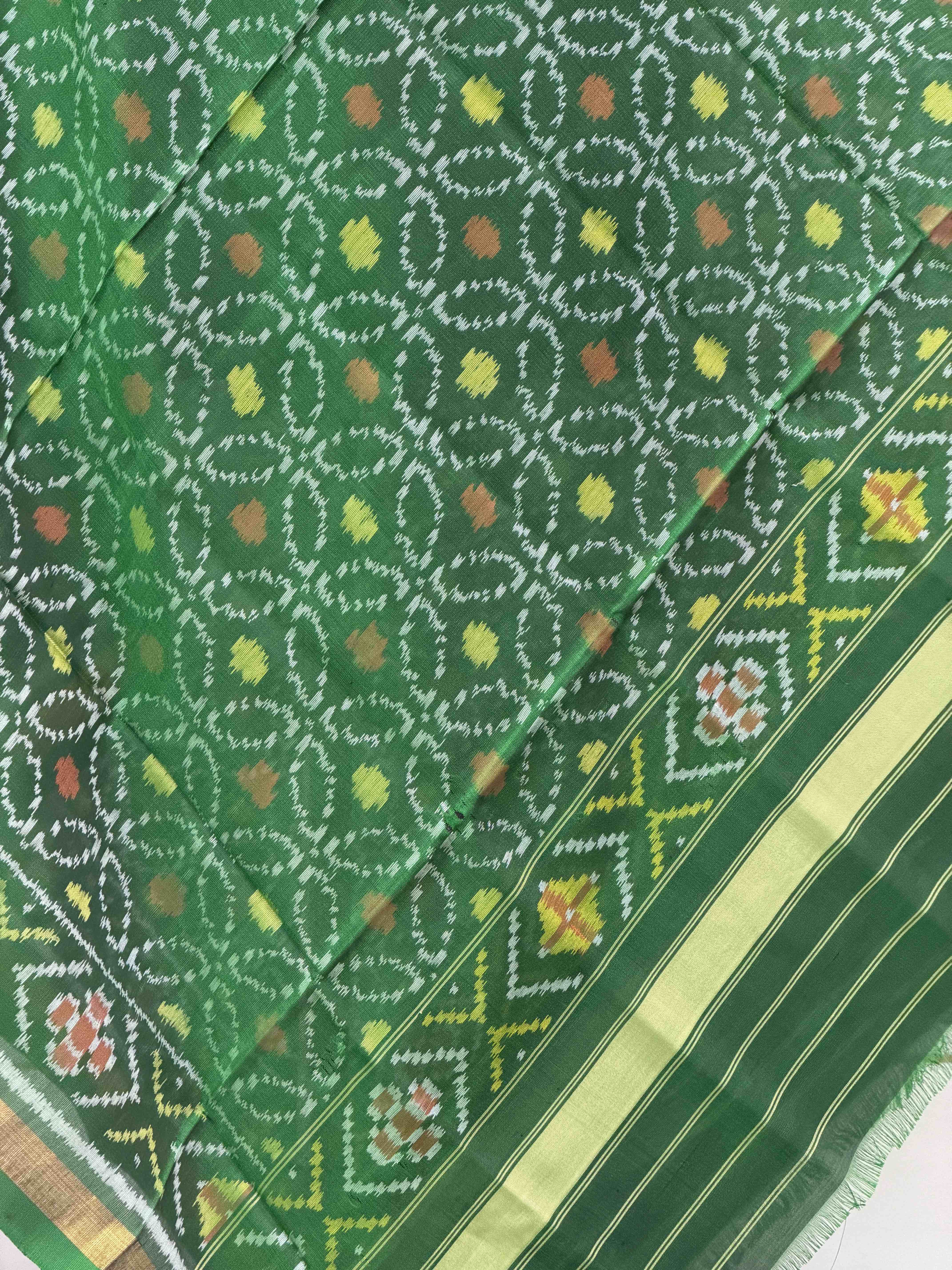 Small dupatta in floral single ikat woven