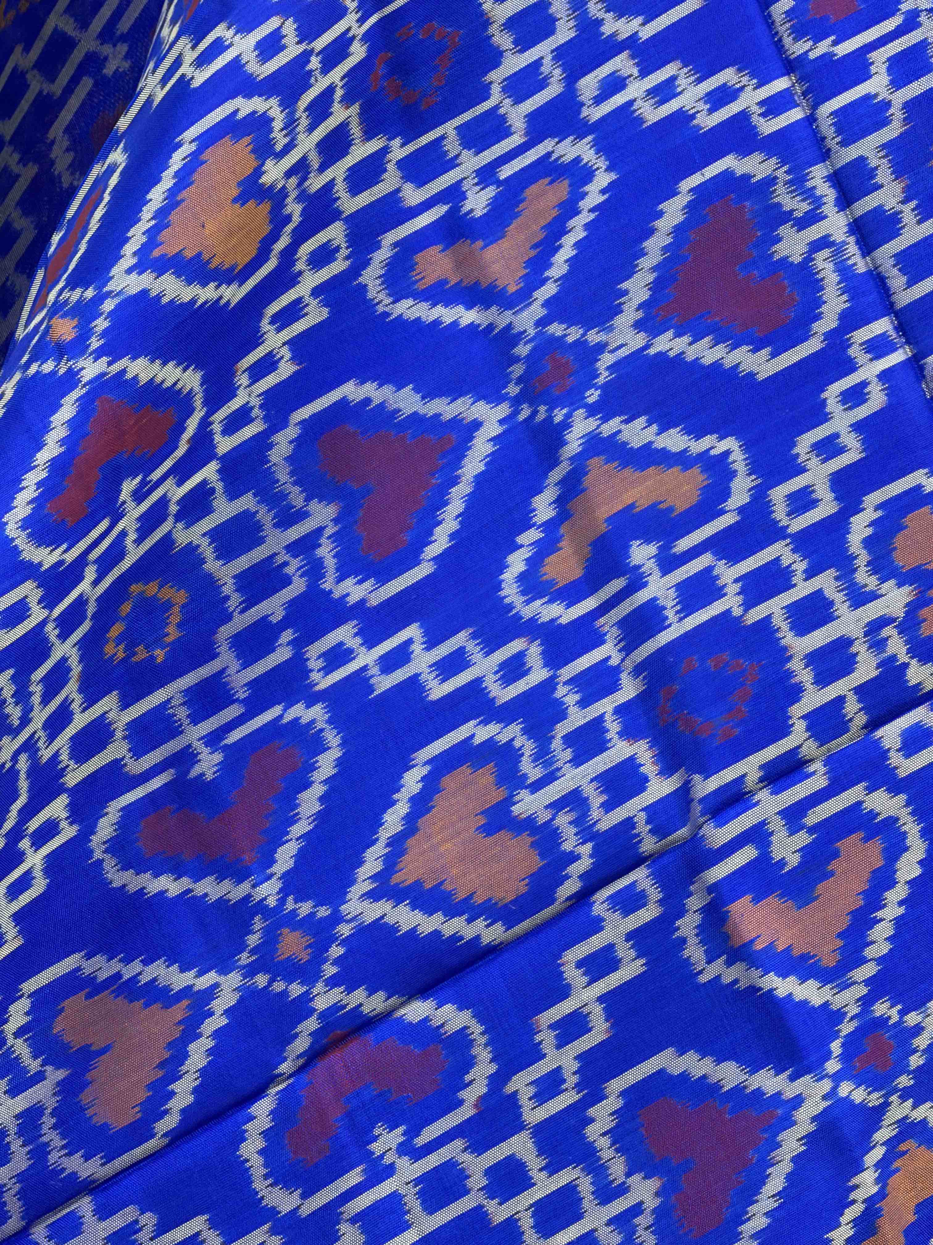 Small dupatta in blue shade in manekchawk pattern woven in single ikat